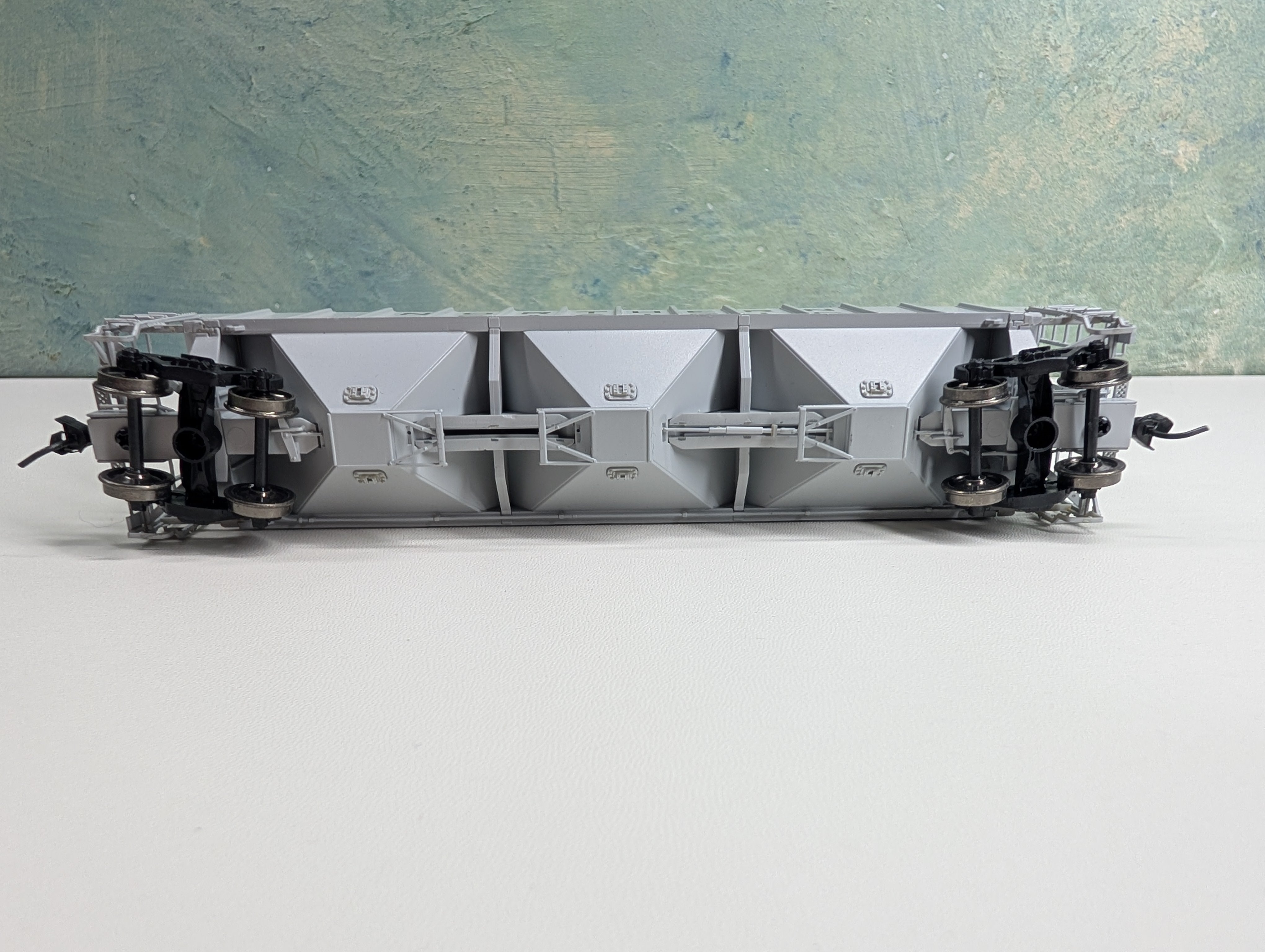 USED Life-Like HO Scale Proto2000 4427 PS2-CD High Side Covered Hopper Northern Pacific NP #76724 Metal Wheels