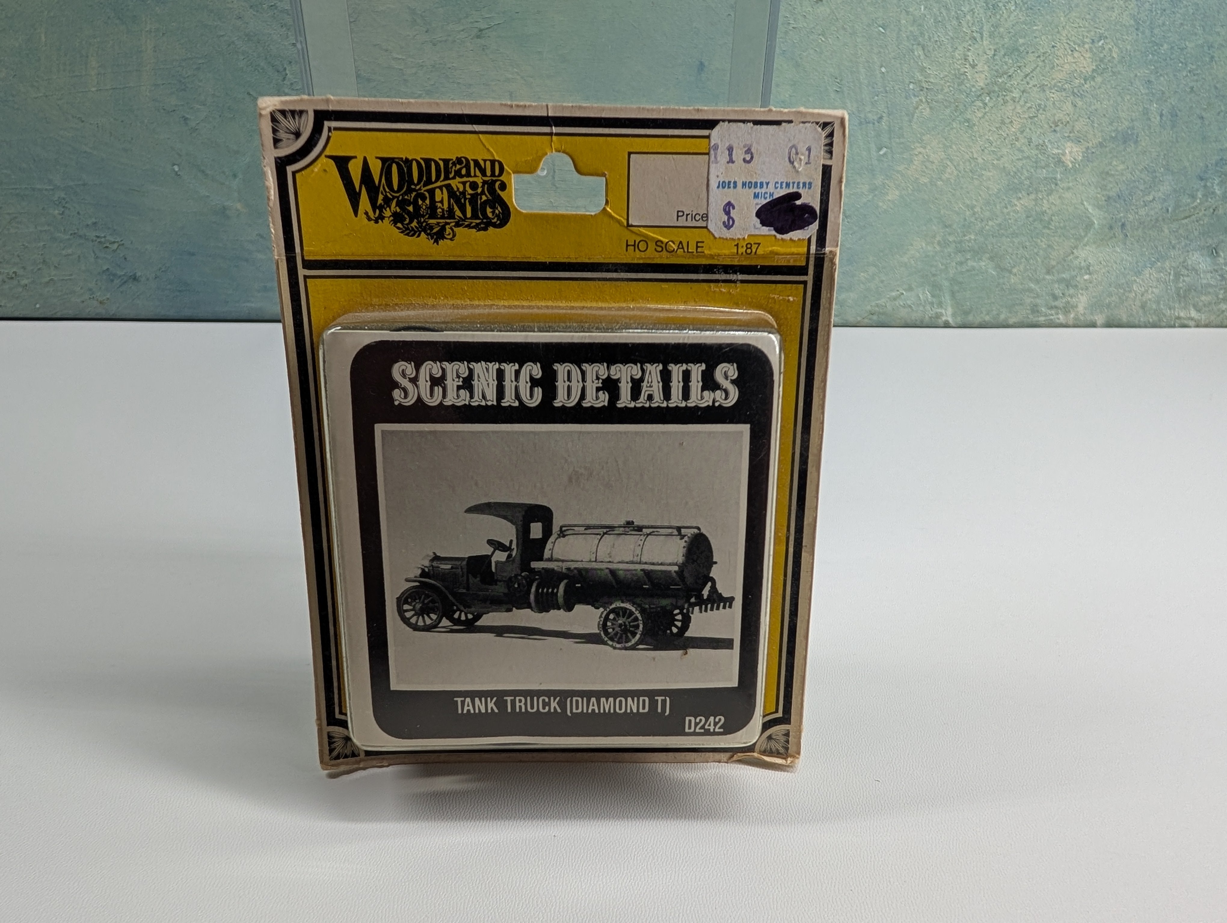 Woodland Scenics D242 HO Scale Tank Truck (Diamond T) (Metal Casting) KIT