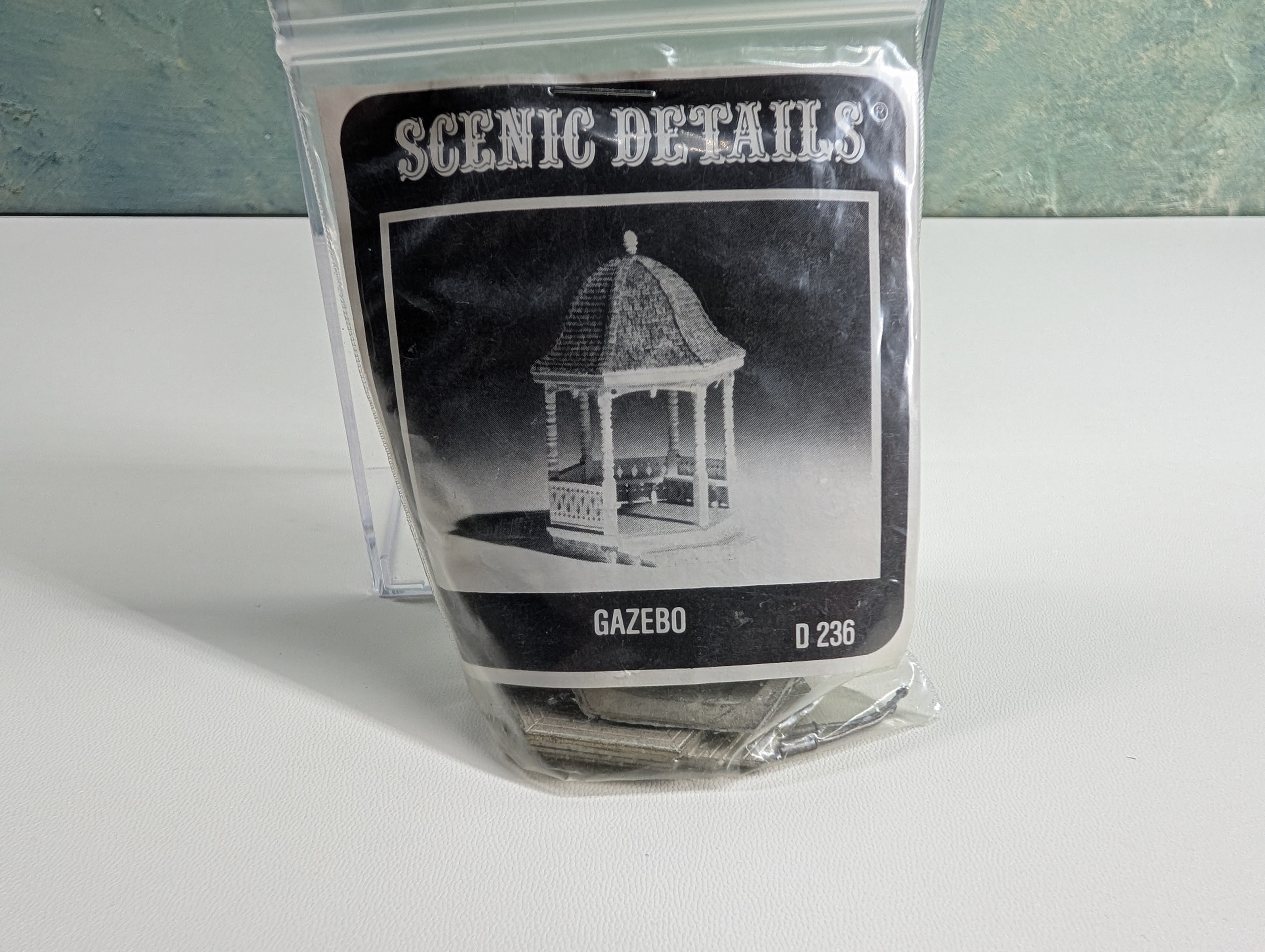 Woodland Scenics D236 HO Scale Gazebo (Metal Casting) KIT