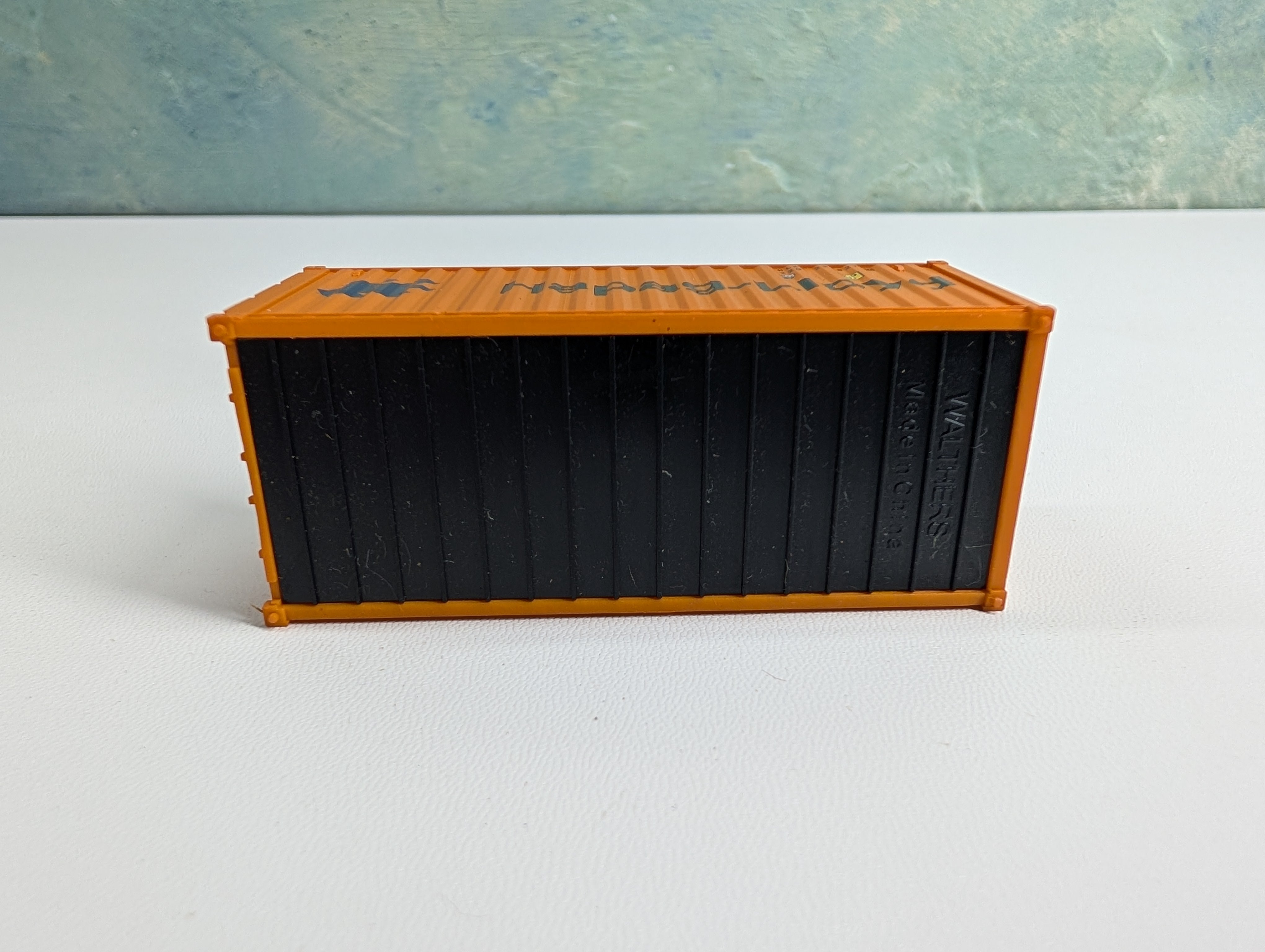 USED Walthers HO Scale 20' Container Hapag-Lloyd HLXU #2328270