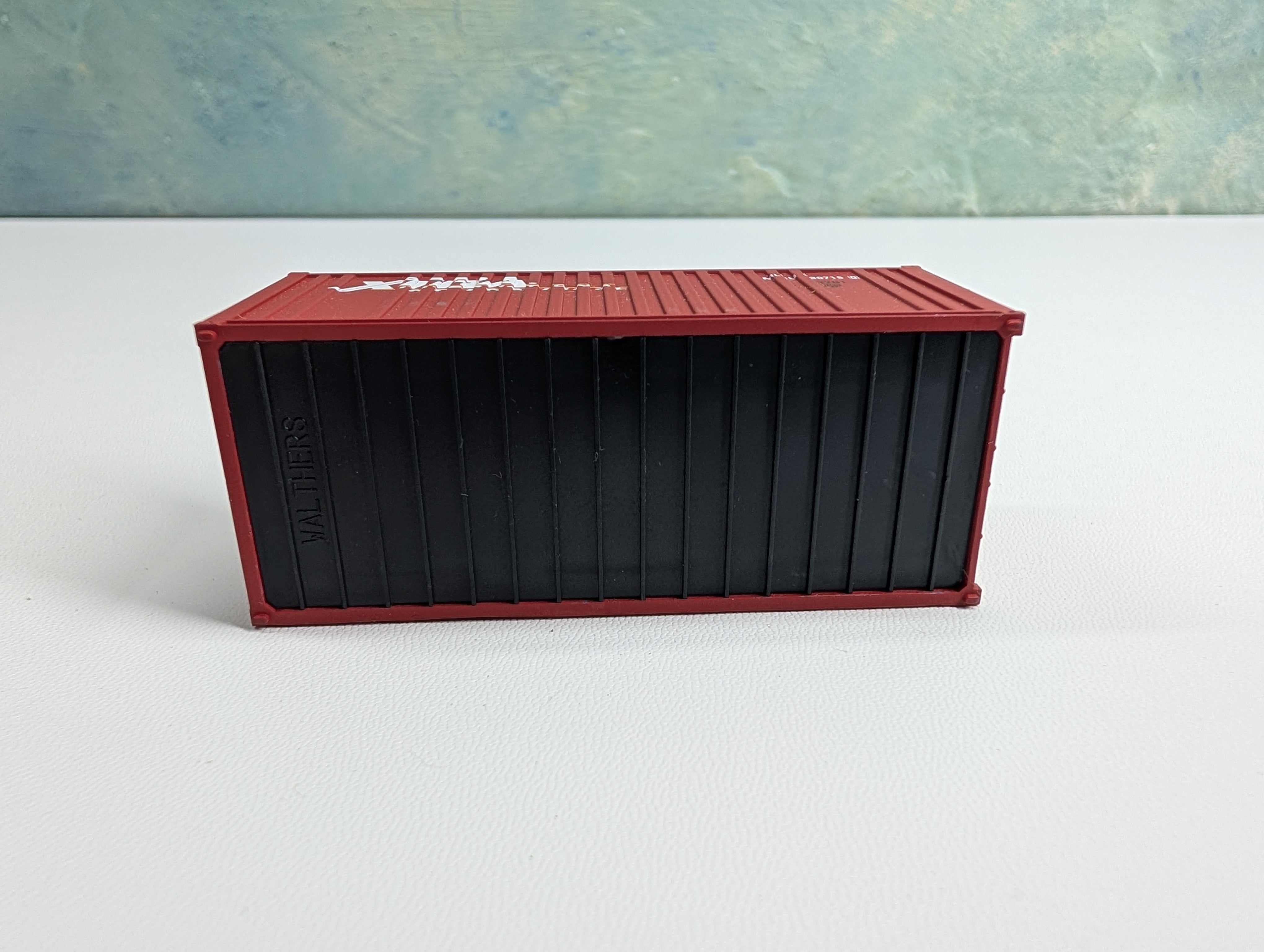 USED Walthers HO Scale 20' Container Xtra International MLCU #3307150