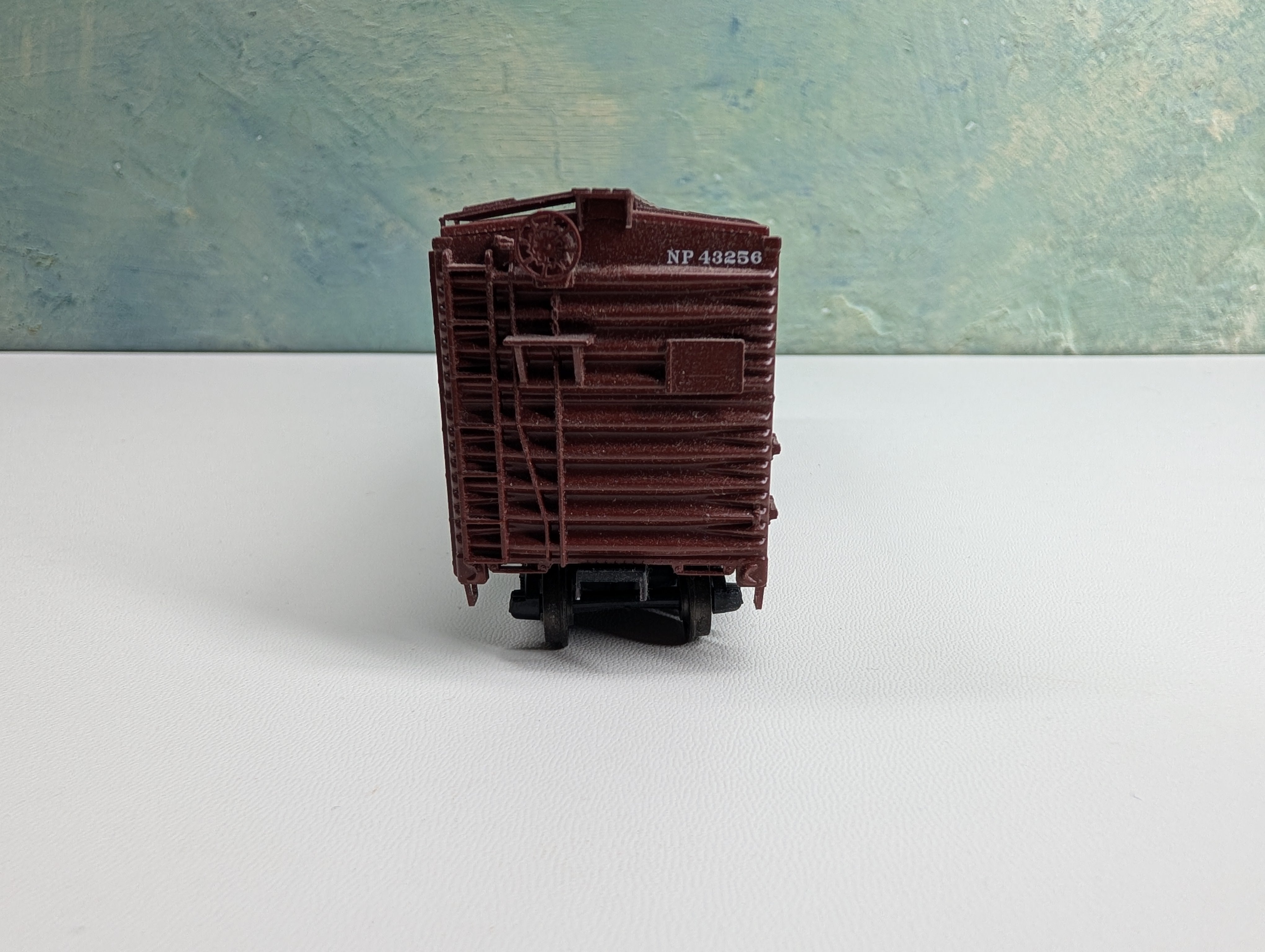 USED HO Scale 40' Box Car Northern Pacific NP #43256 Metal Wheels