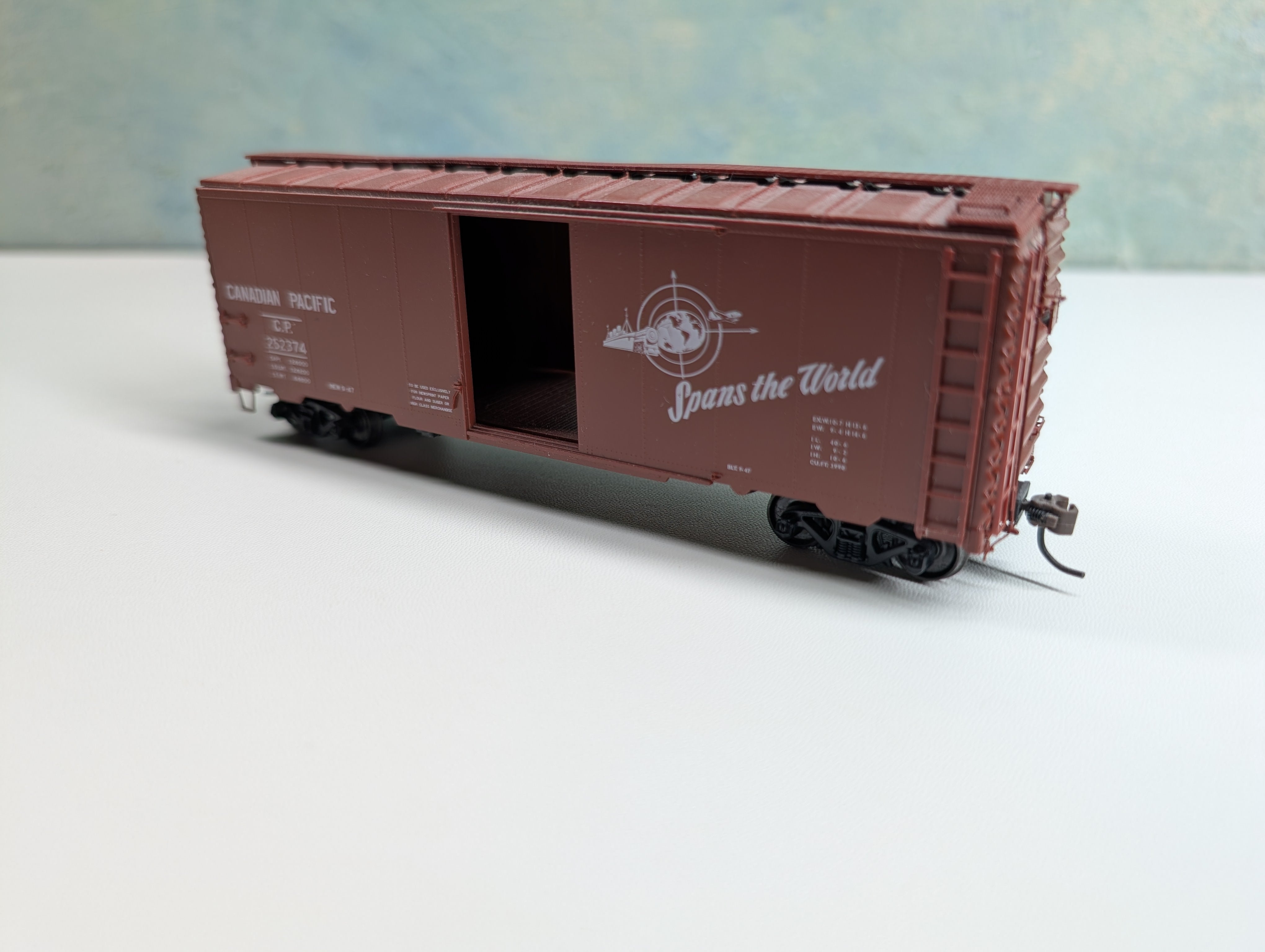 USED HO Scale 40' Box Car Canadian Pacific CP #252374 Metal Wheels