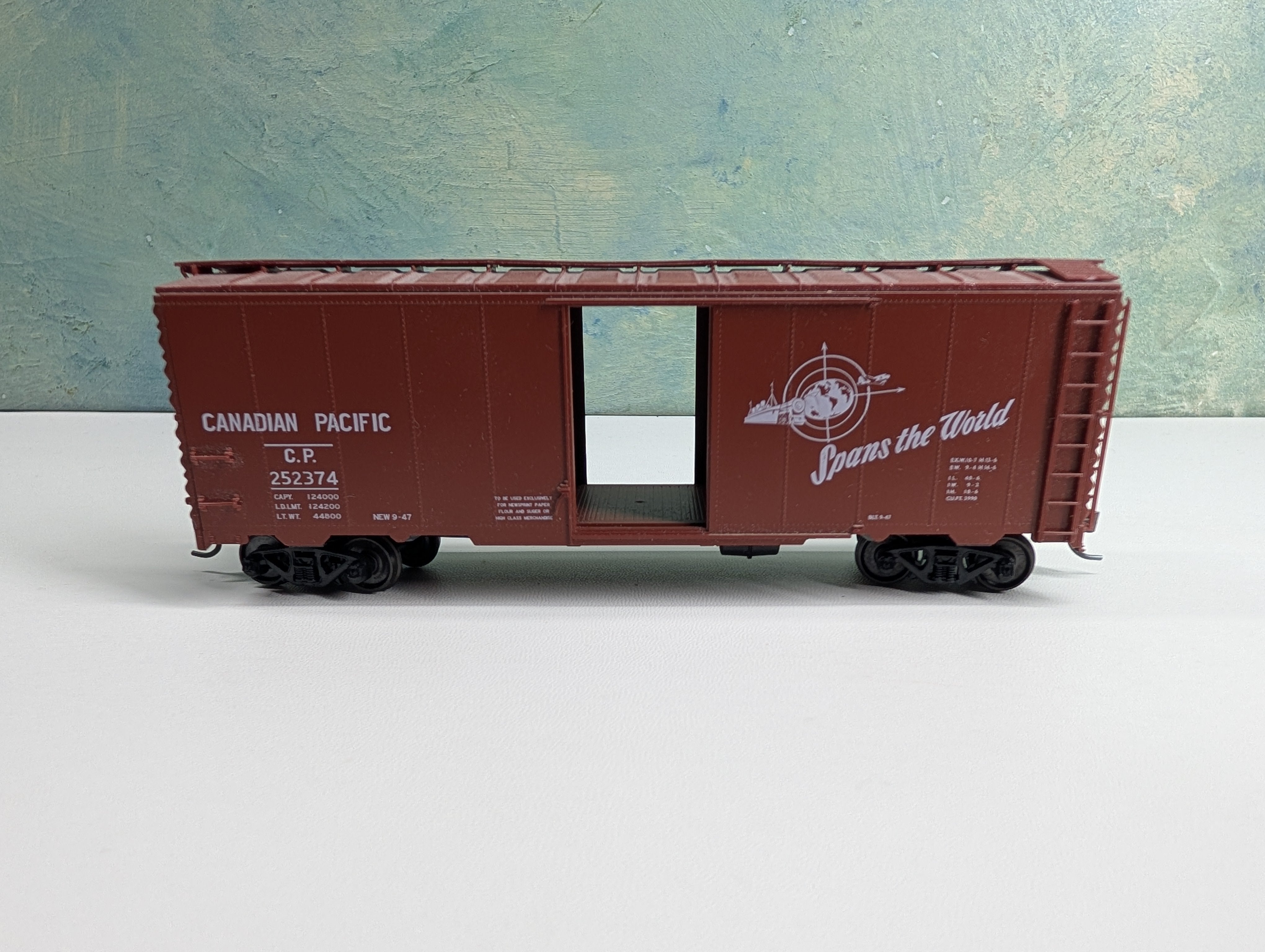 USED HO Scale 40' Box Car Canadian Pacific CP #252374 Metal Wheels