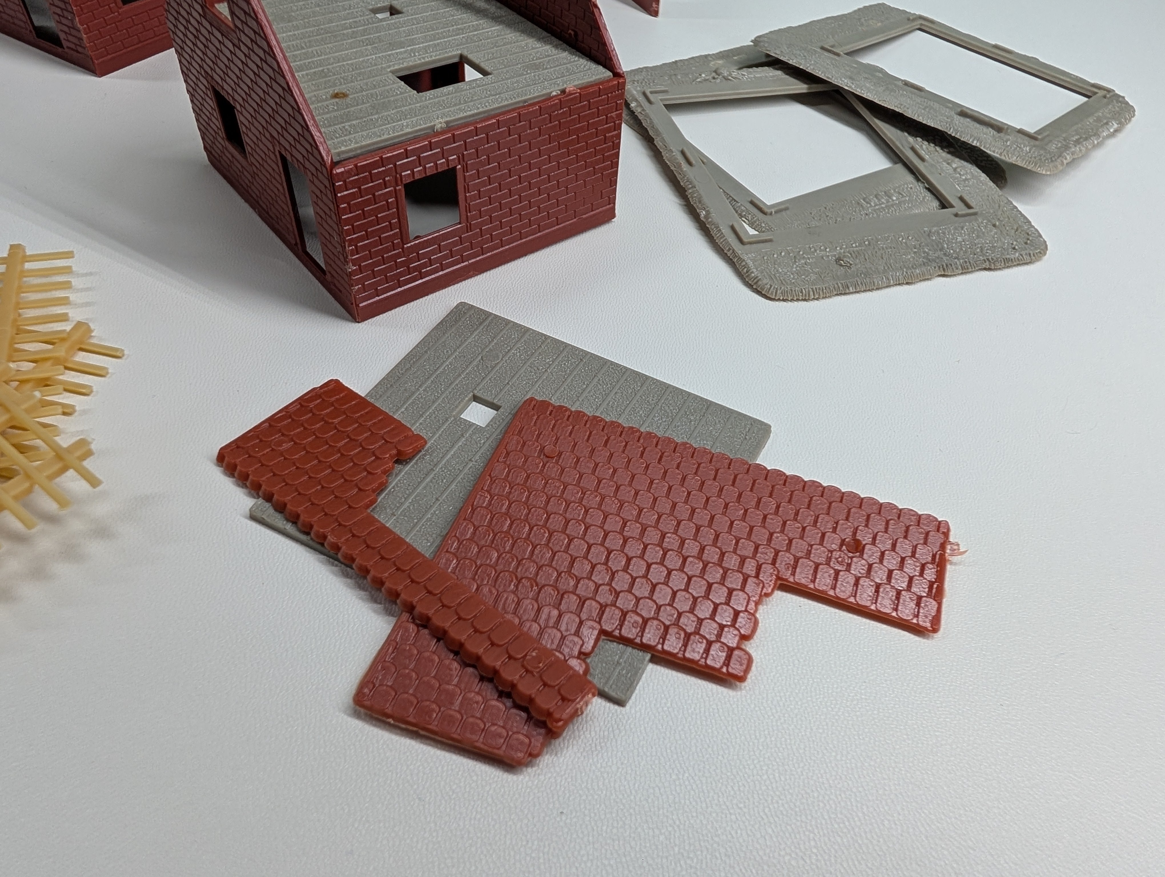 USED HO Scale Lot of Homes Under Construction Parts