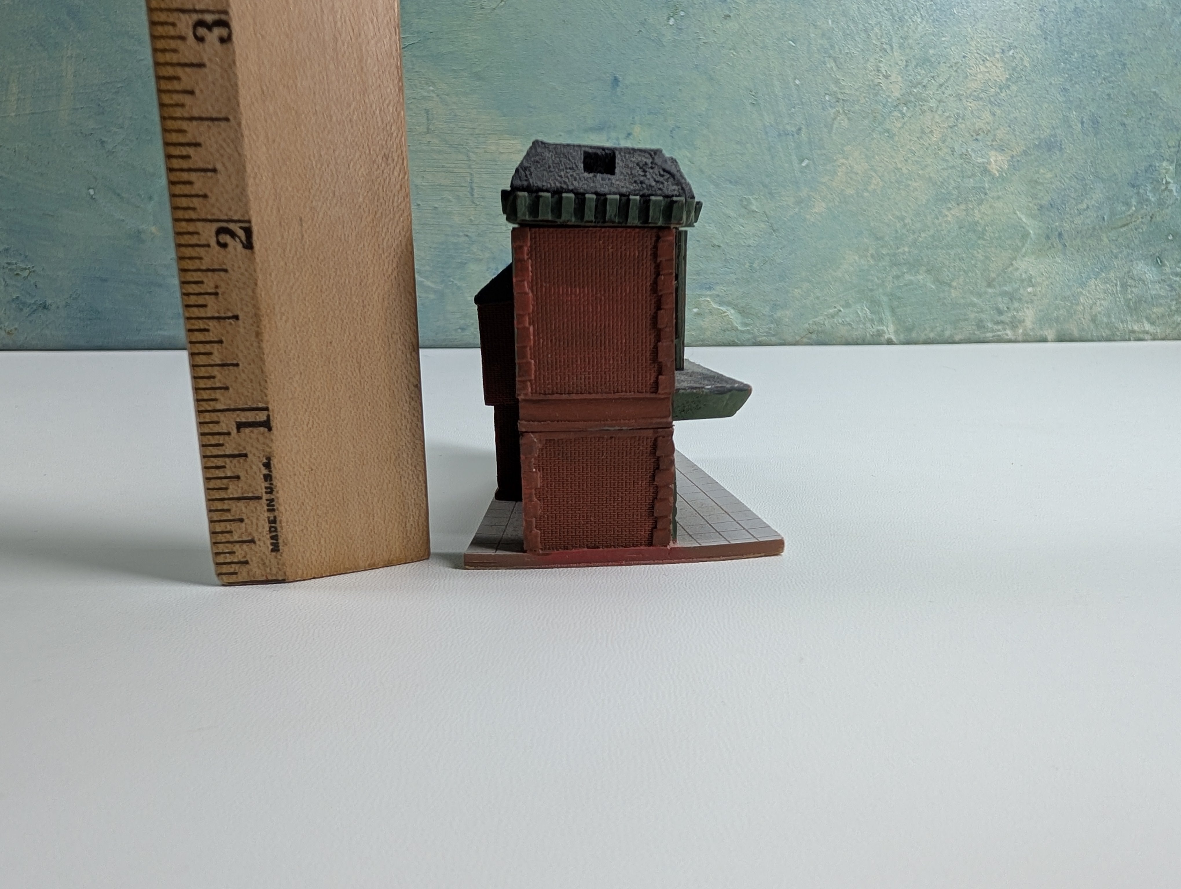USED N Scale German Store Front