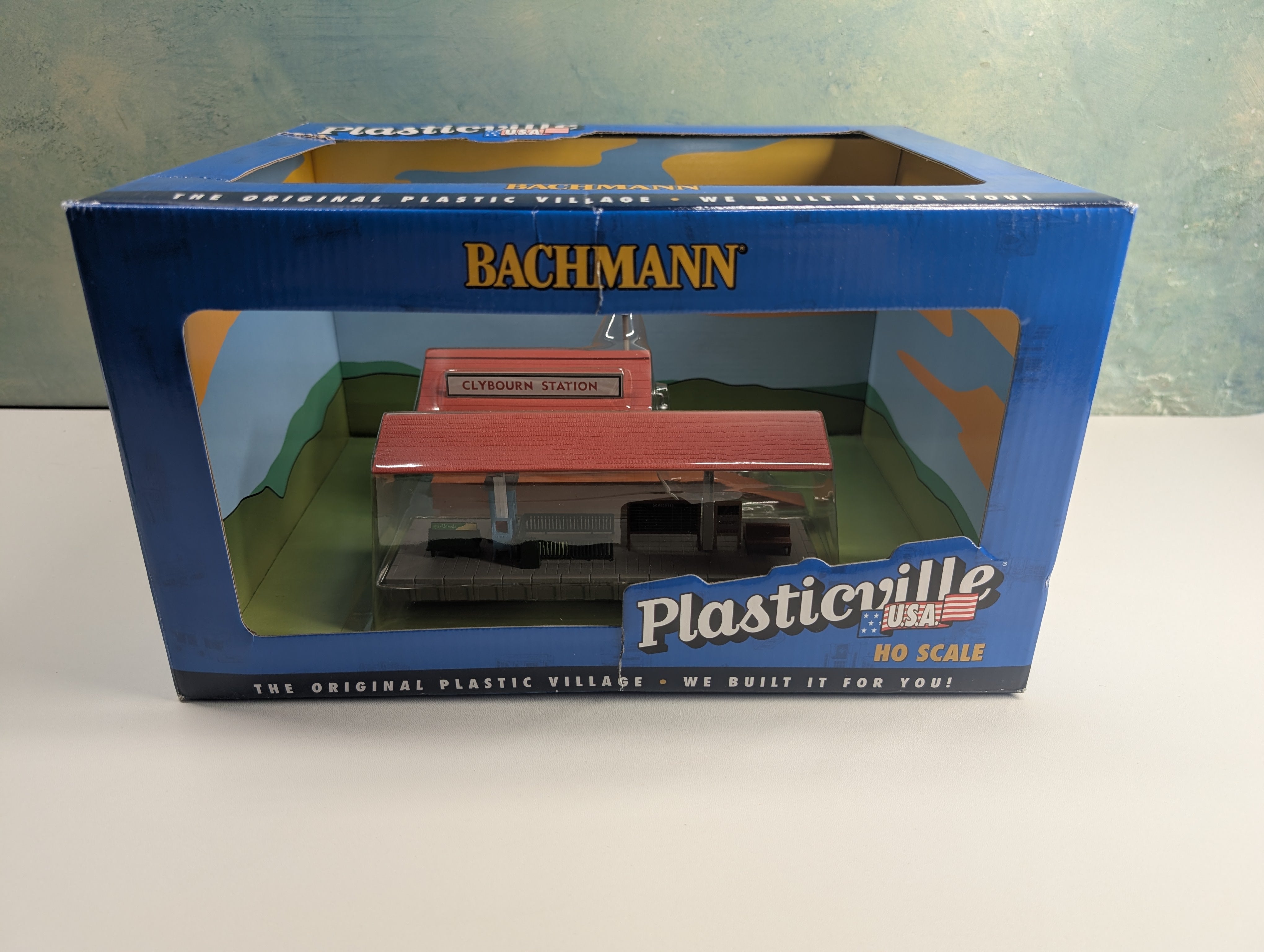 Bachmann Plasticville 45006 HO Scale Platform Station and Freight Station