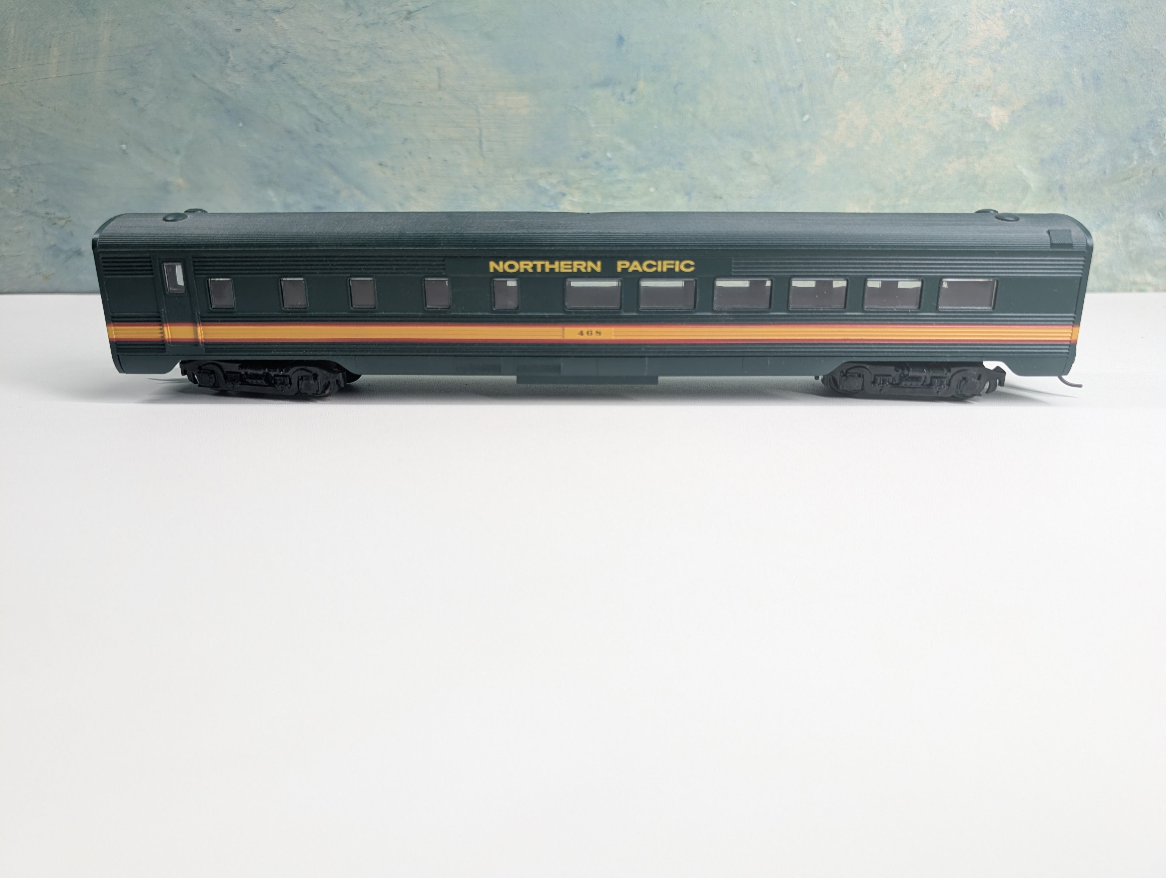 USED Athearn HO Scale Passenger Car Northern Pacific #468
