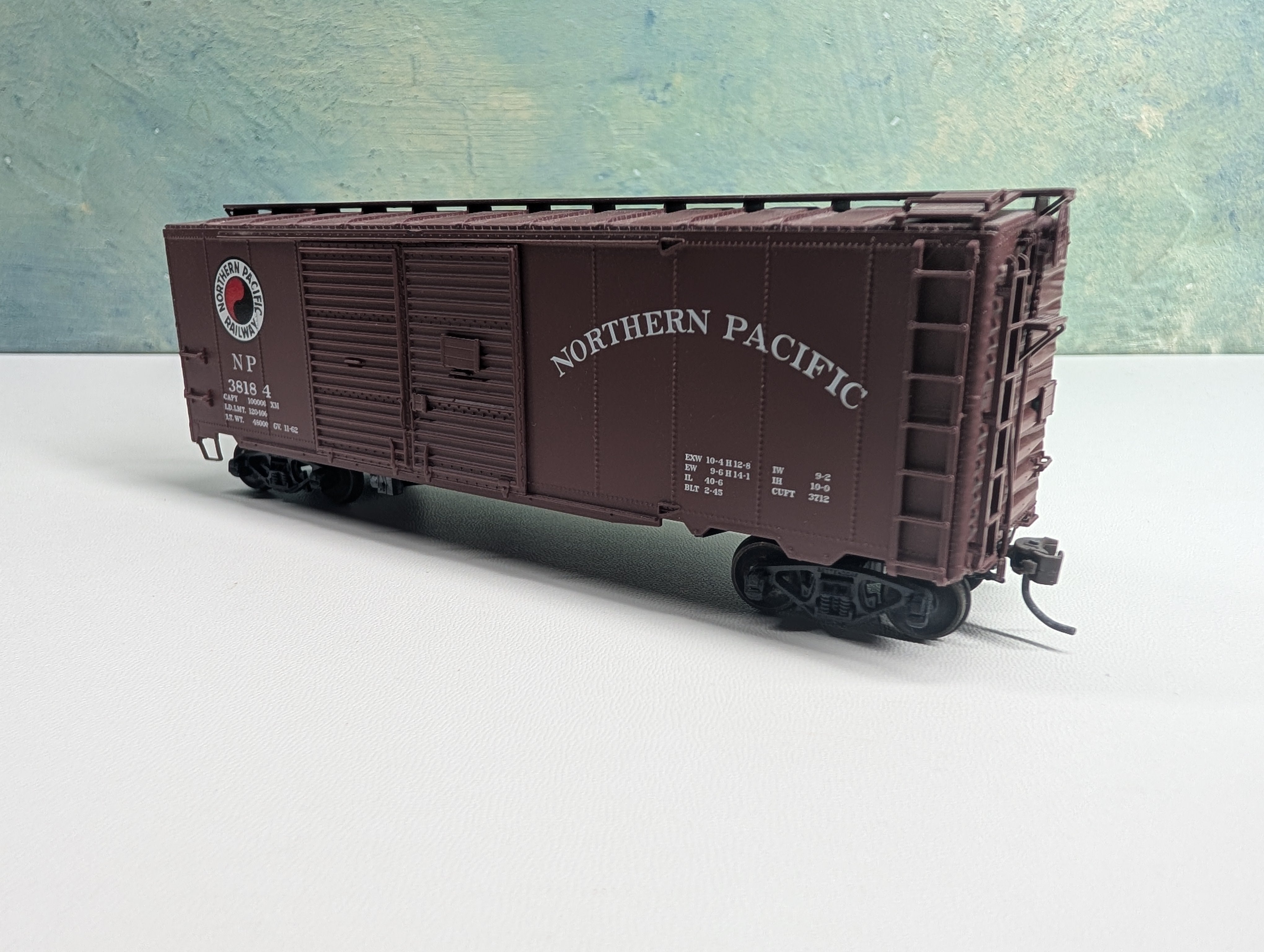 USED HO Scale 40' Box Car Northern Pacific NP #38184 Metal Wheels