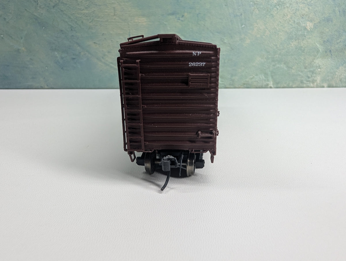 USED Intermountain HO Scale 40' Box Car Northern Pacific NP #26237 Metal Wheels