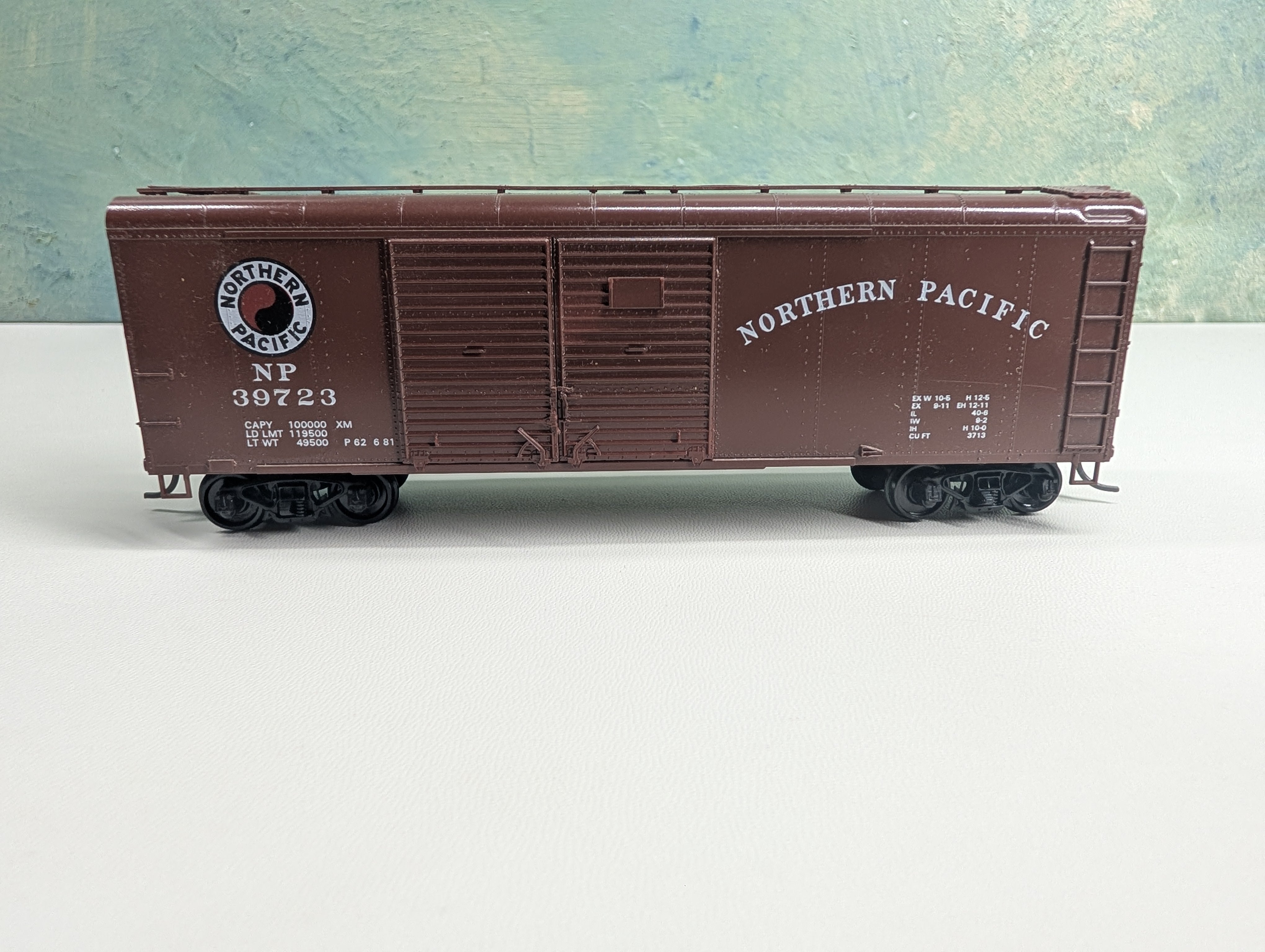 USED Bowser HO Scale 40' Round Top DD Box Car Northern Pacific NP #39723