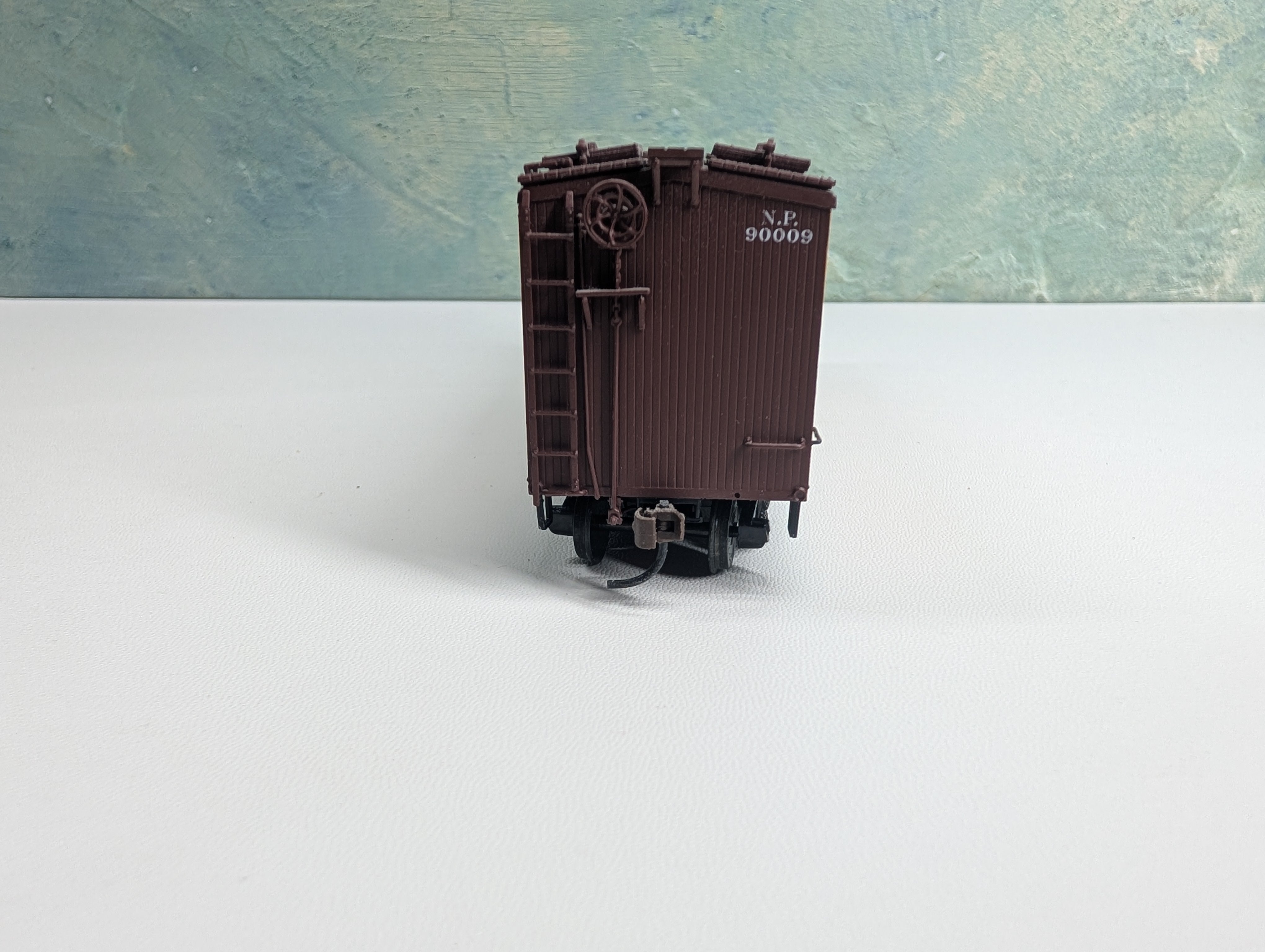 USED Walthers HO Scale 40' Box Car Northern Pacific NP #90009 Metal Wheels