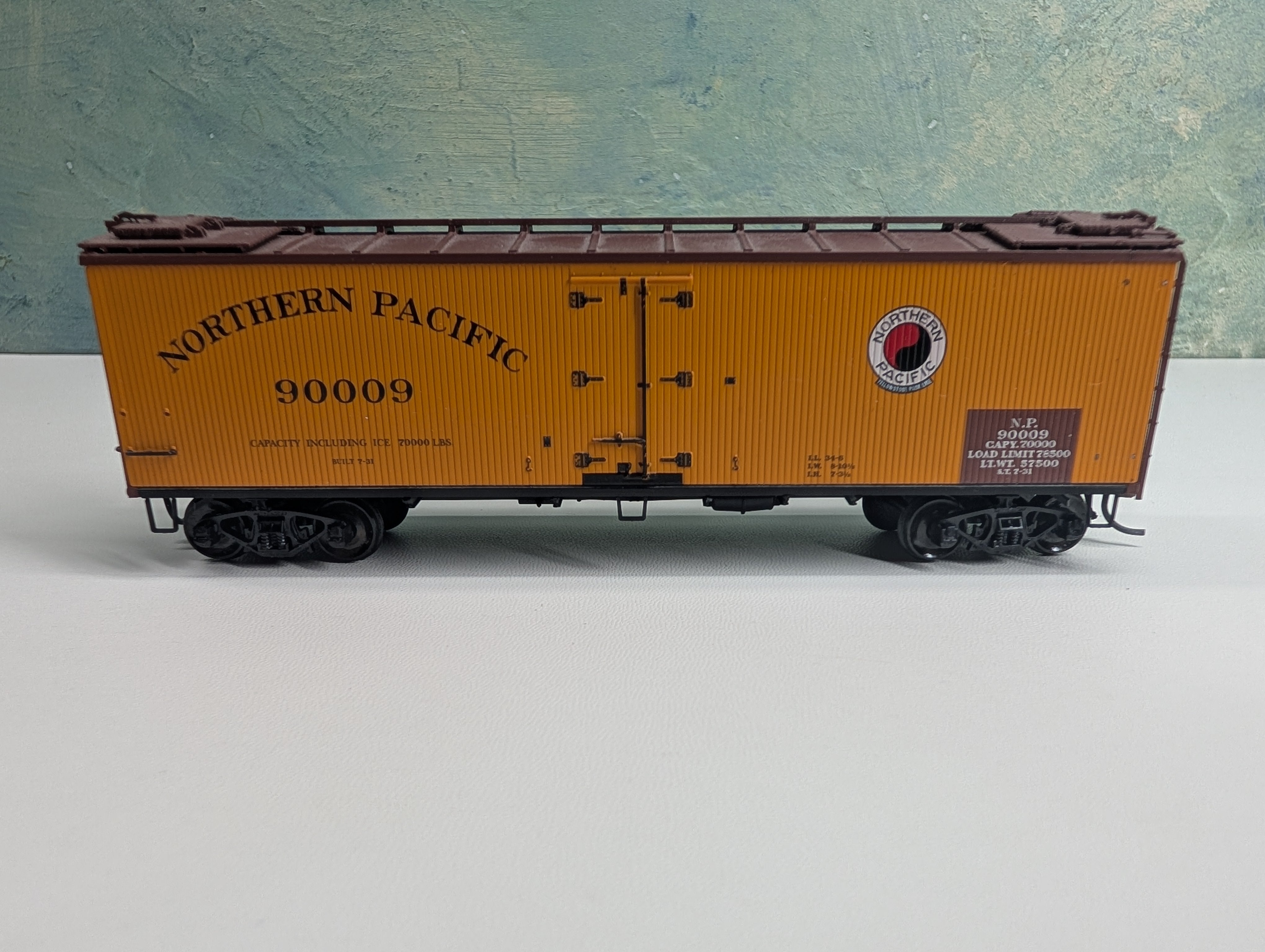 USED Walthers HO Scale 40' Box Car Northern Pacific NP #90009 Metal Wheels