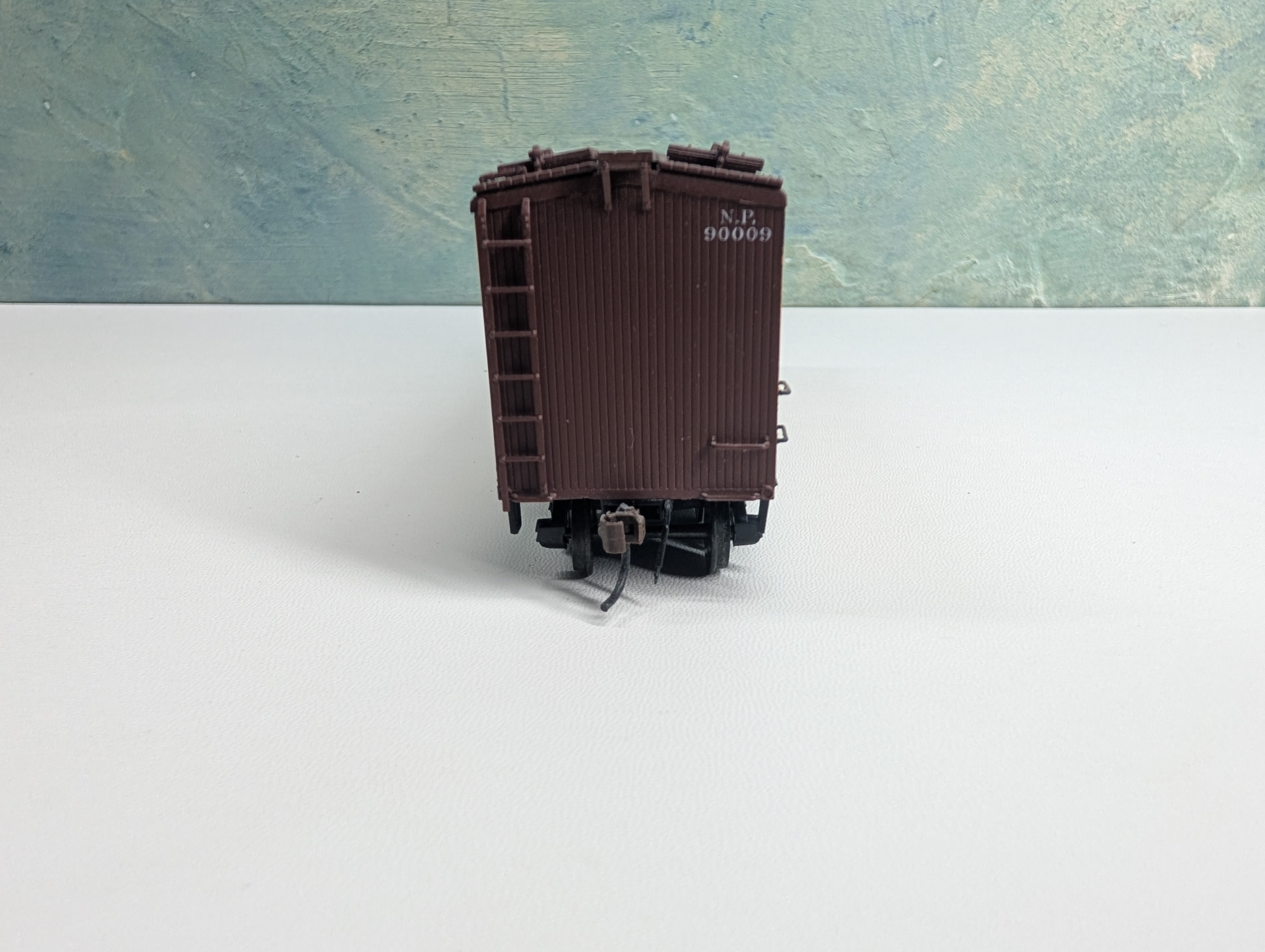 USED Walthers HO Scale 40' Box Car Northern Pacific NP #90009 Metal Wheels