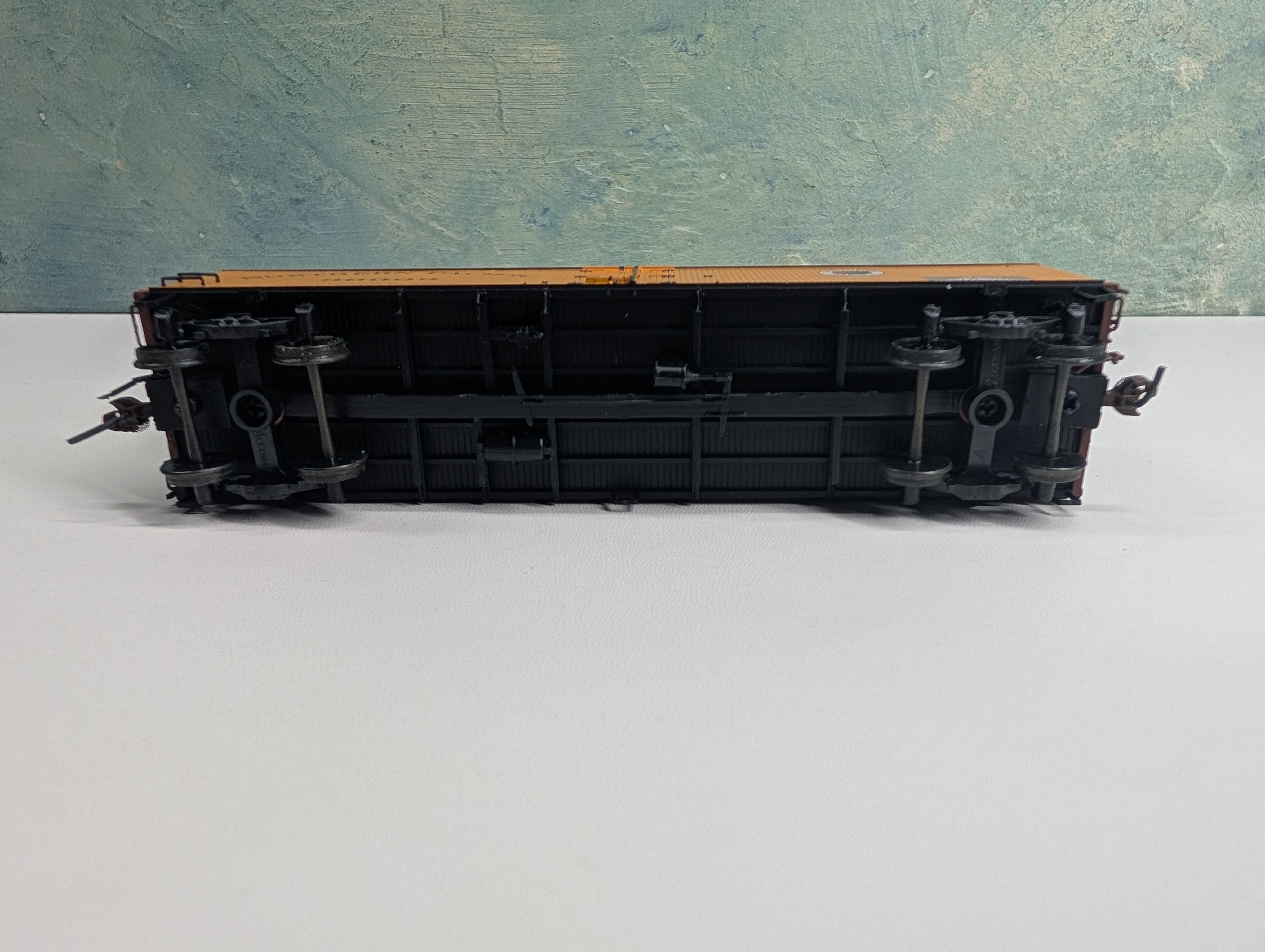 USED Walthers HO Scale 40' Box Car Northern Pacific NP #90009 Metal Wheels