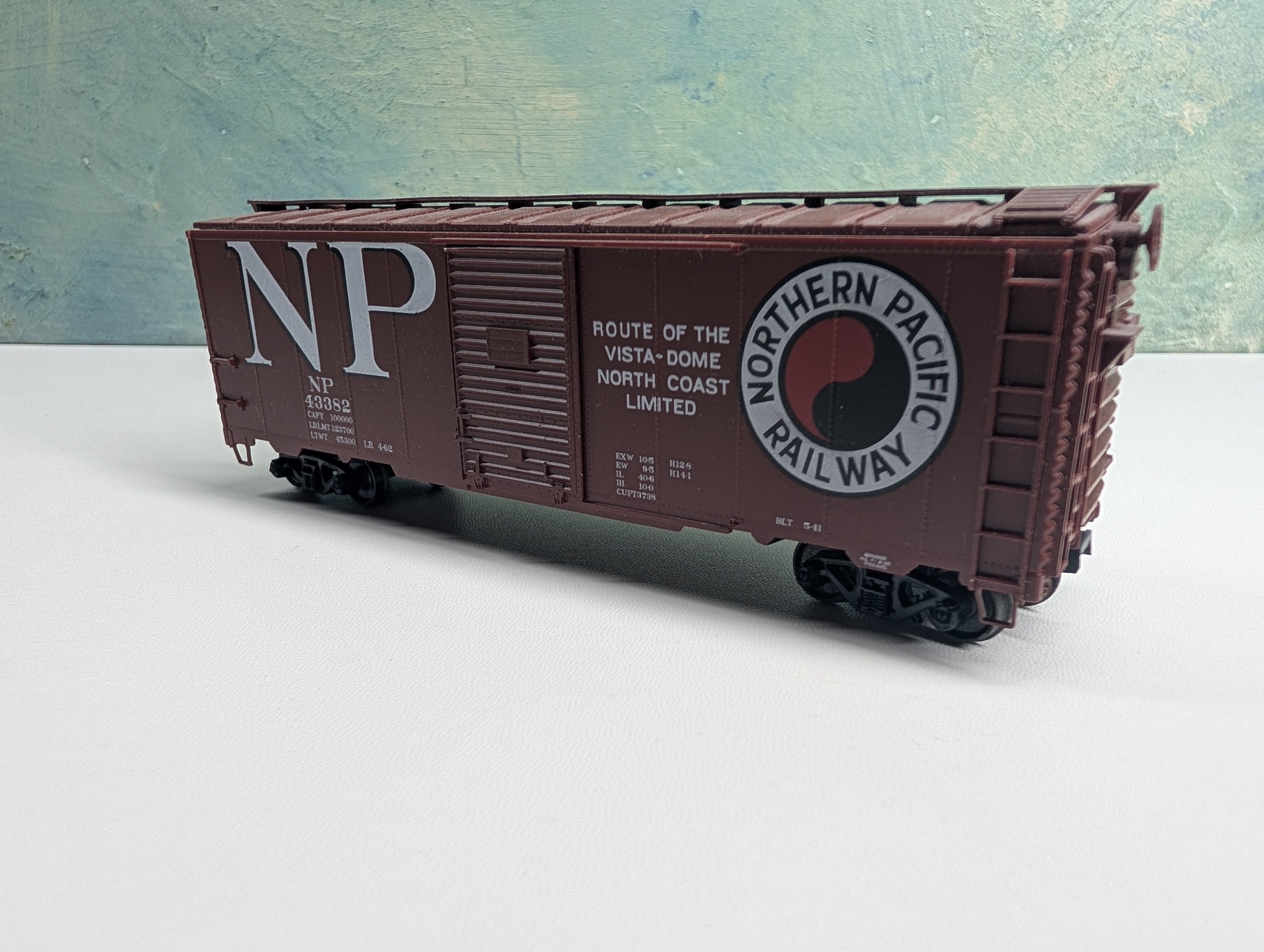 USED HO Scale 40' Box Car Northern Pacific NP #43382 Metal Wheels