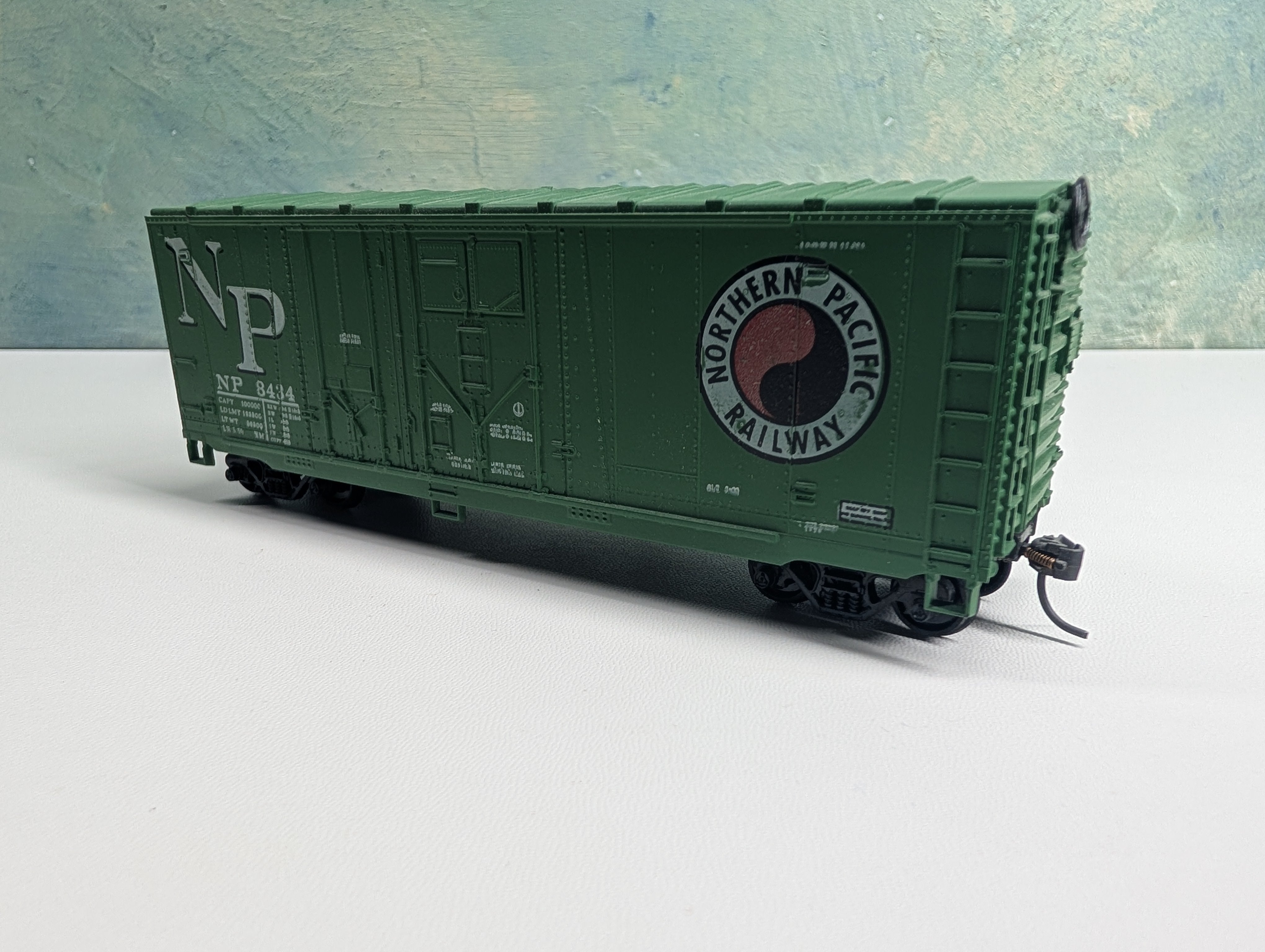 USED Athearn HO Scale 40' Box Car Northern Pacific NP #8434