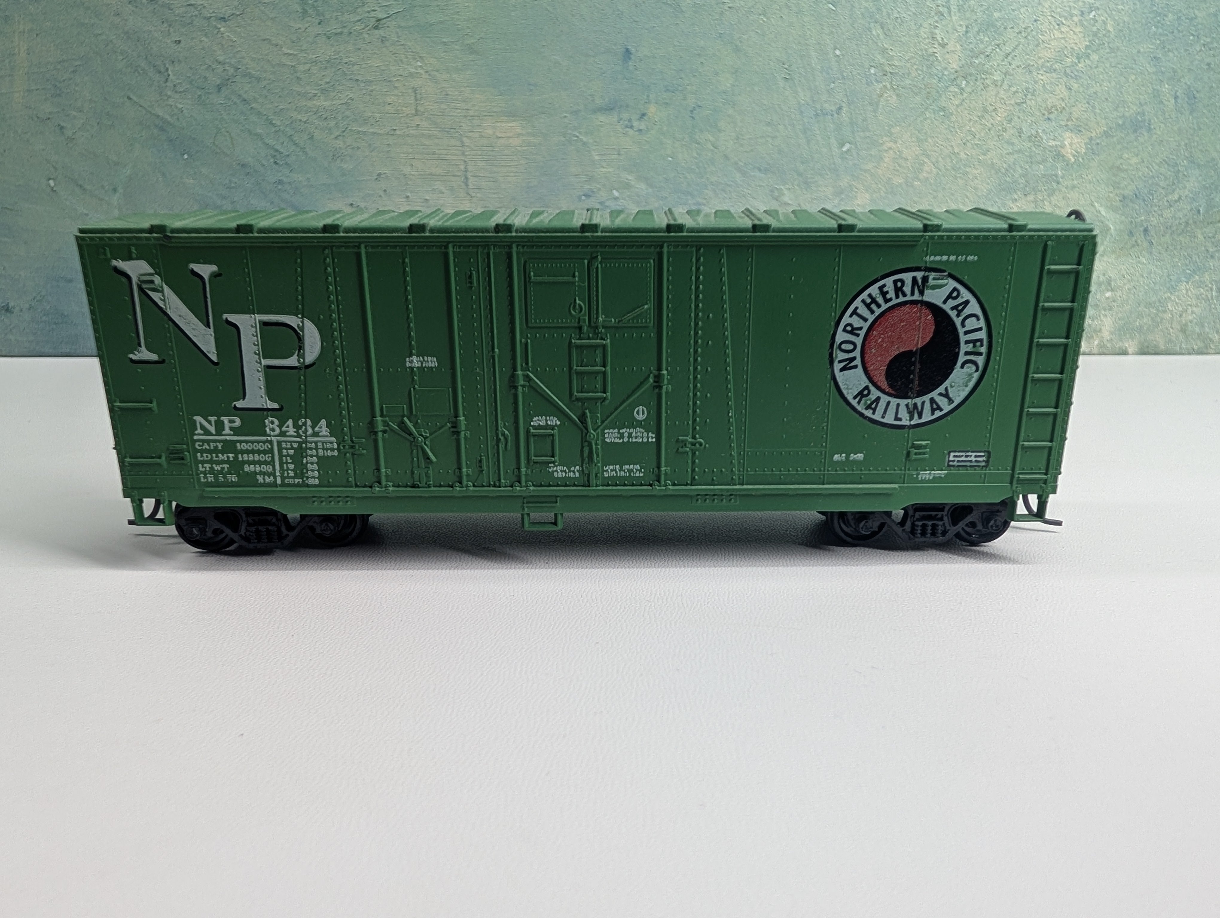 USED Athearn HO Scale 40' Box Car Northern Pacific NP #8434
