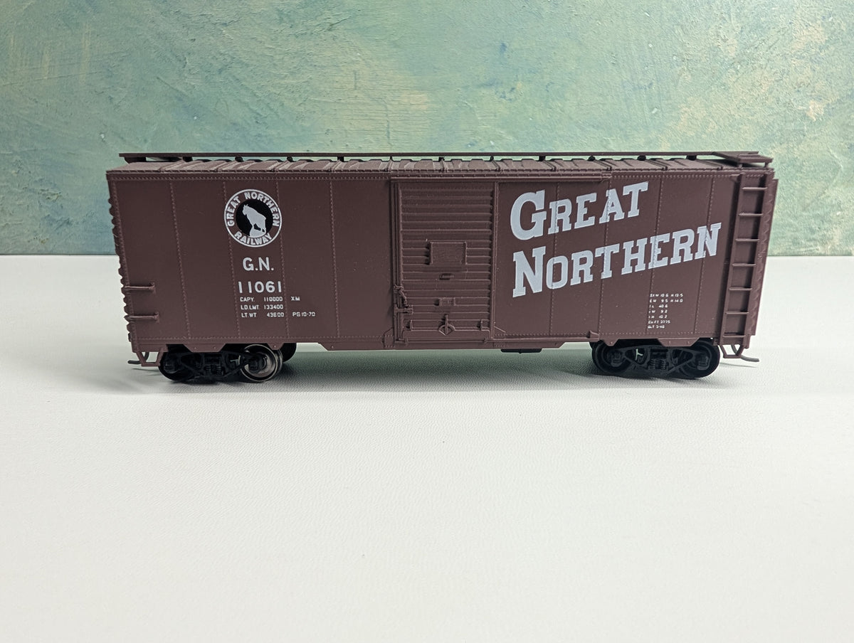 USED Accurail HO Scale 40' Box Car Great Northern GN #11061
