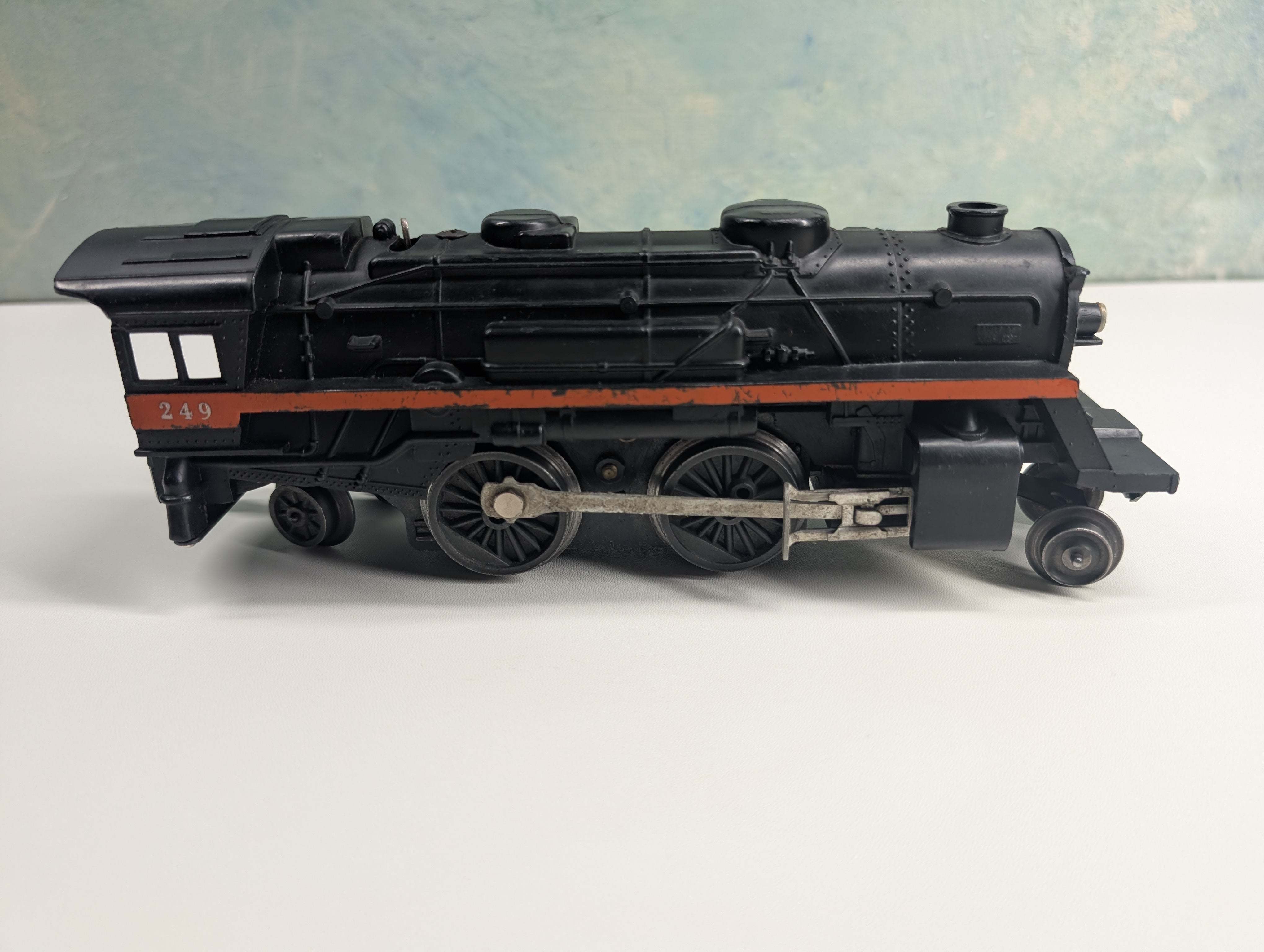 USED Lionel O 2-4-2 Steam Locomotive #249 Tested!
