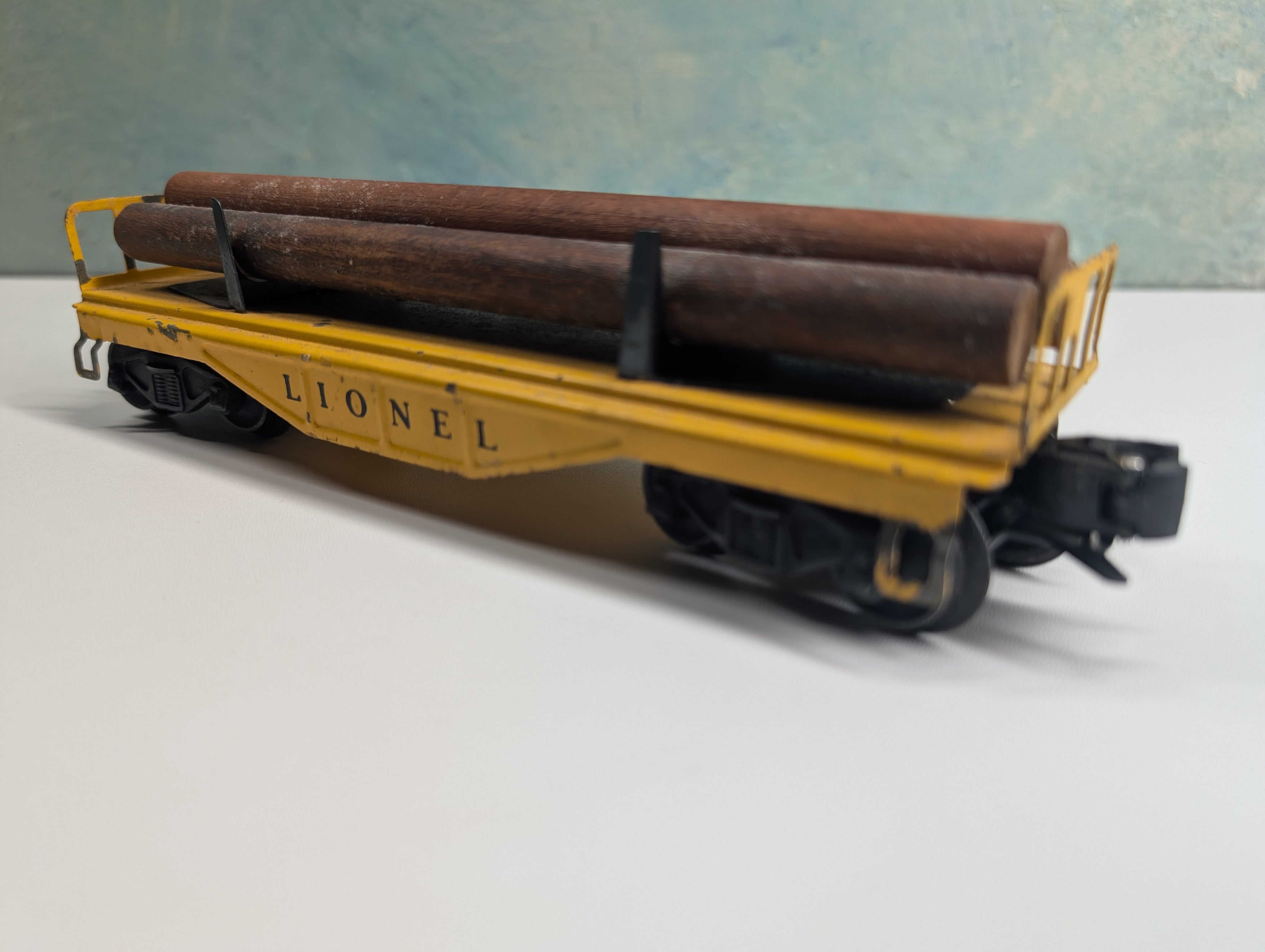 USED Lionel O Flat Car w/ Lumber