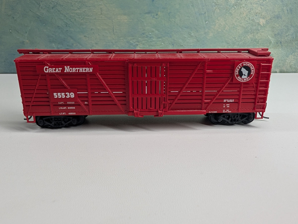USED Walthers HO Scale 40' Cattle Stock Car Great Northern GN #55539
