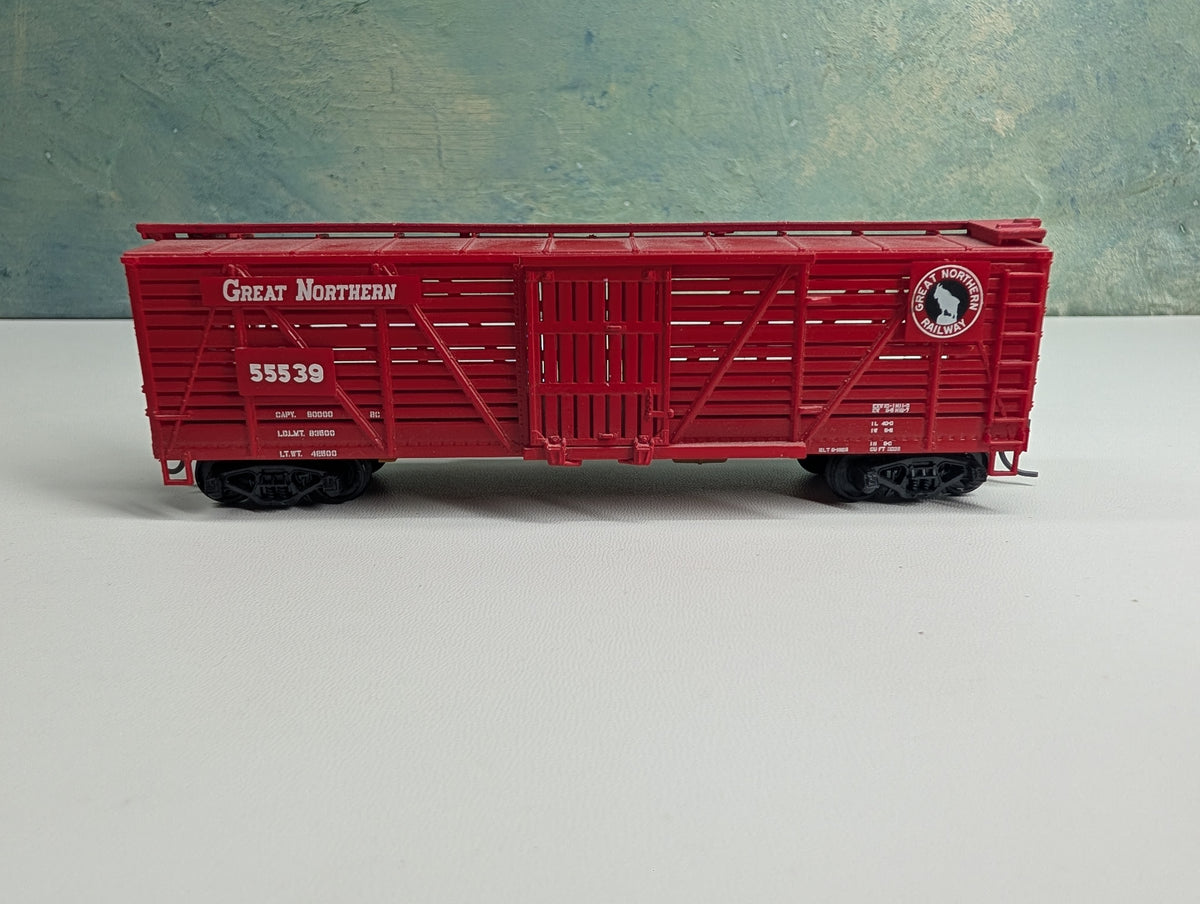 USED Walthers HO Scale 40' Cattle Stock Car Great Northern GN #55539