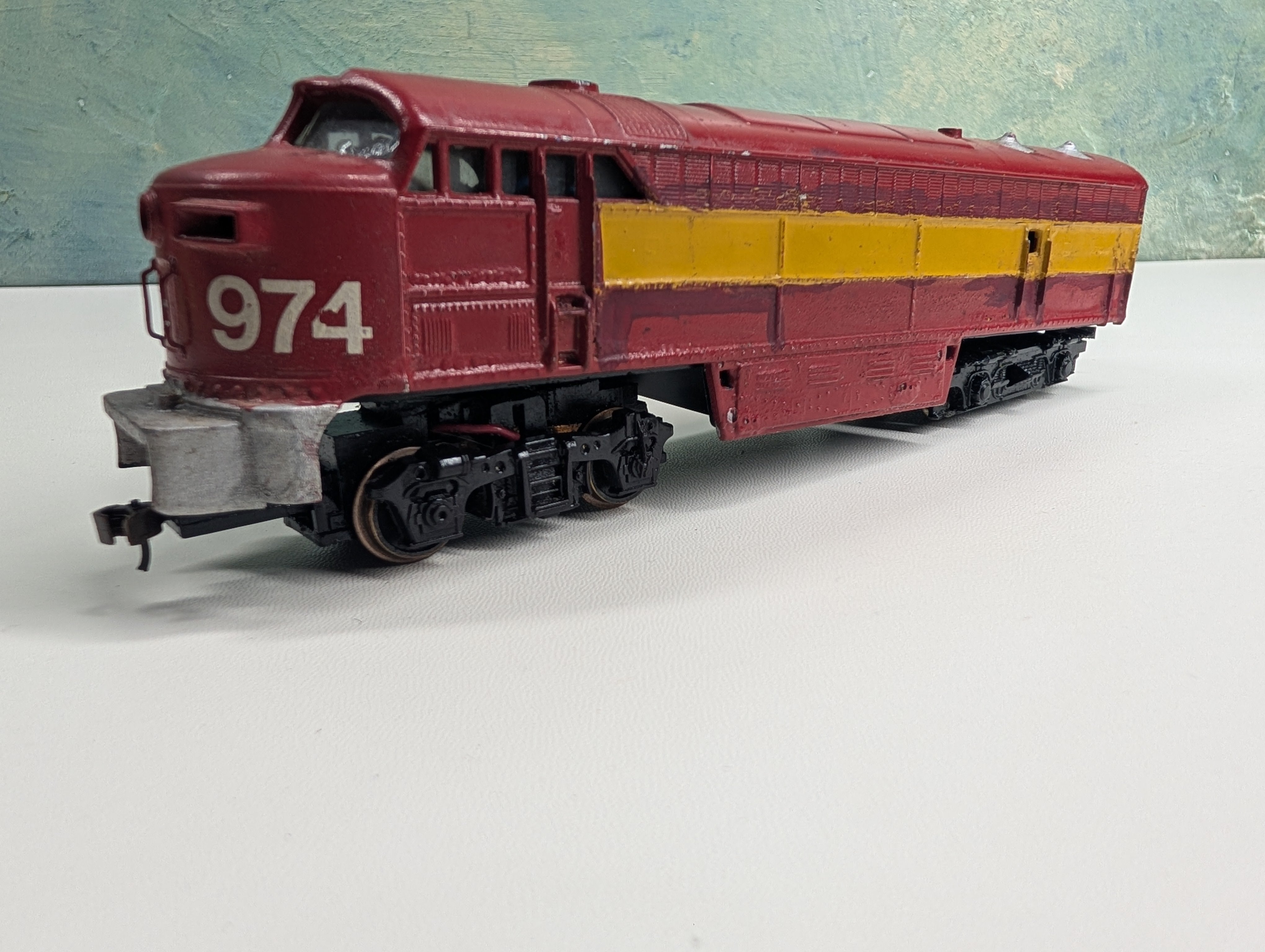 USED AHM HO Scale Diesel Locomotive Custom Paint Red/Yellow #974 Tested!