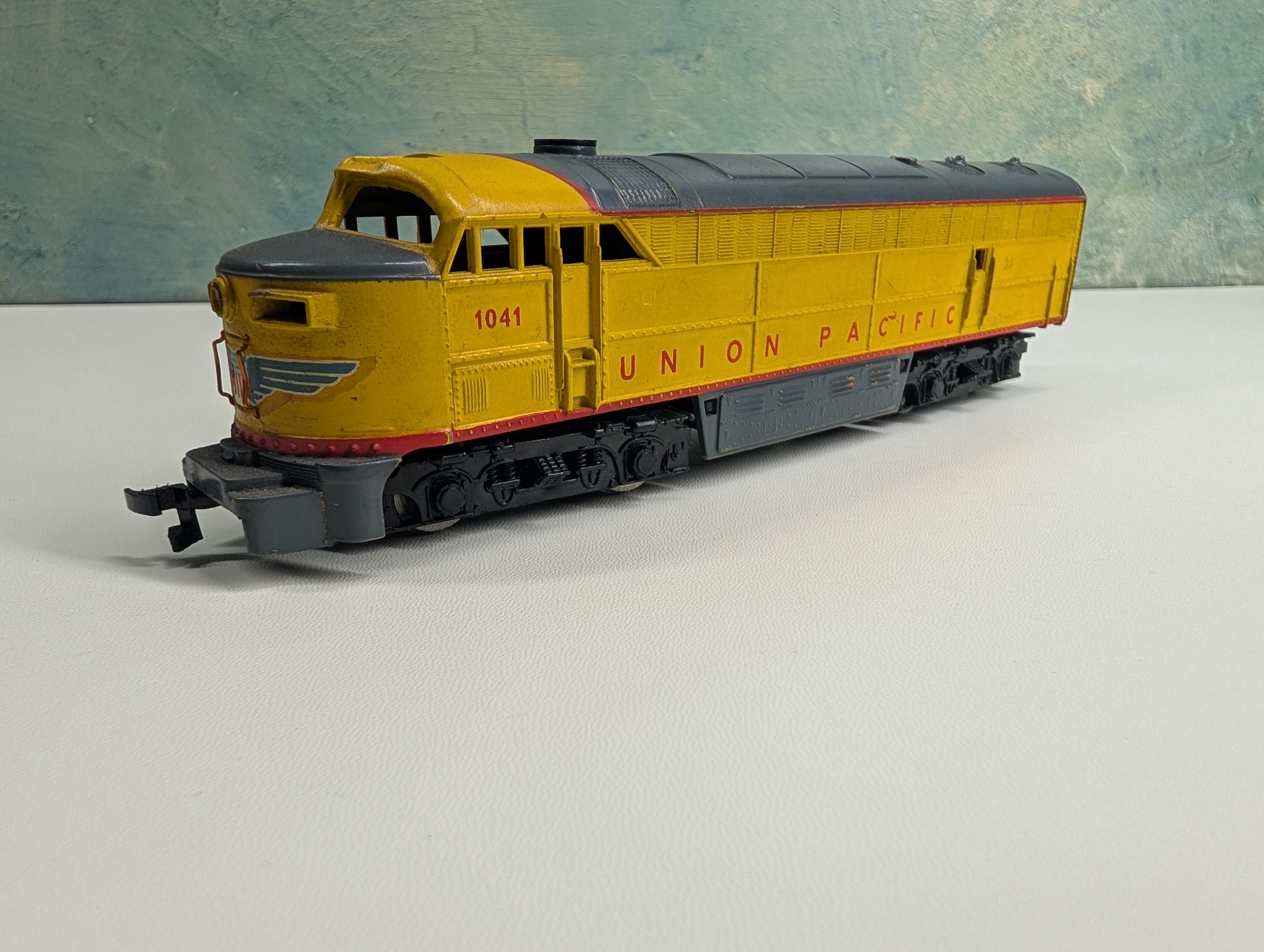USED AHM HO Scale Diesel Locomotive Union Pacific UP #1041 Tested!