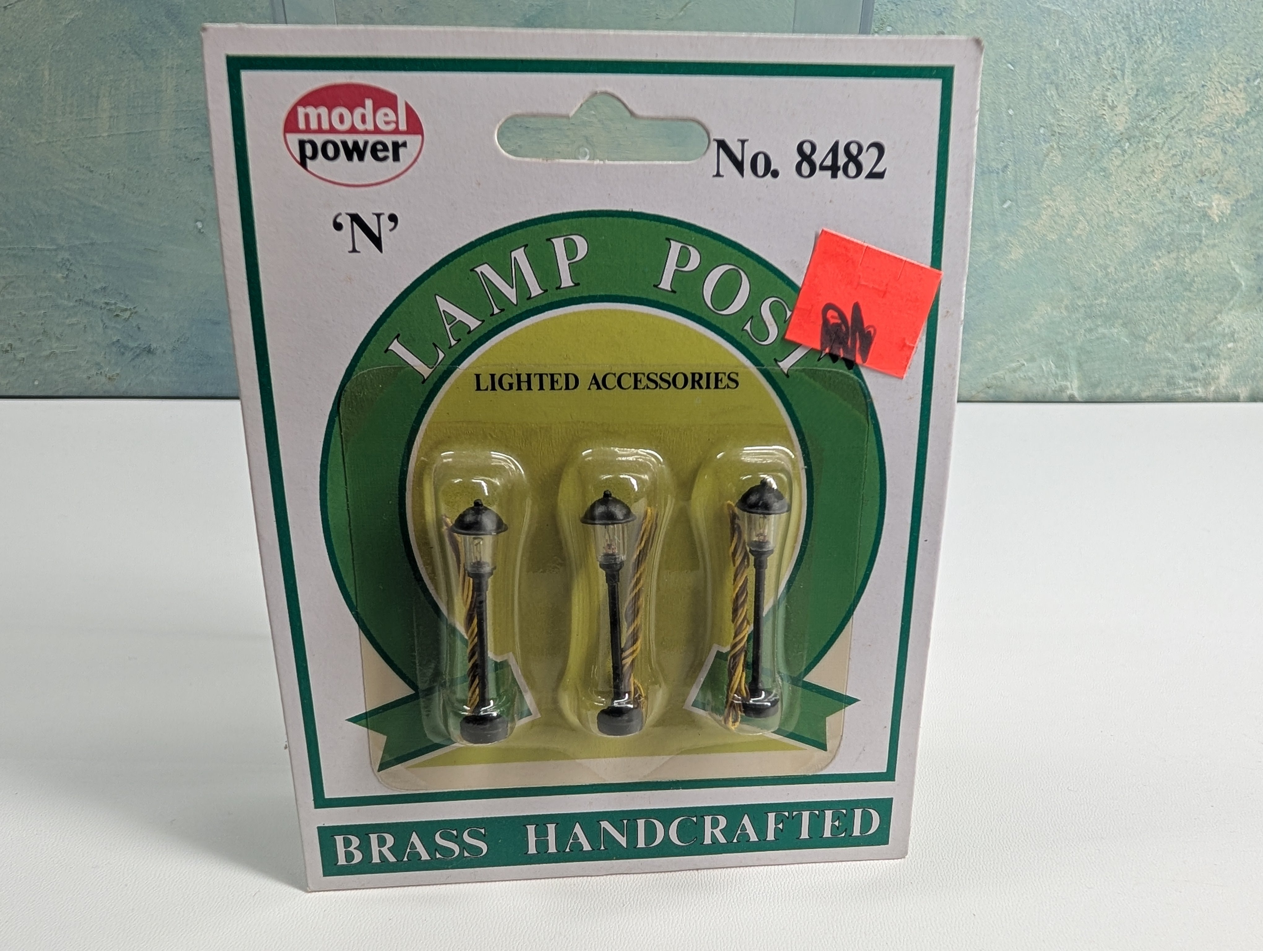 Model Power 8482 N Scale Lamp Post, Brass Details, Wired (3 pcs)