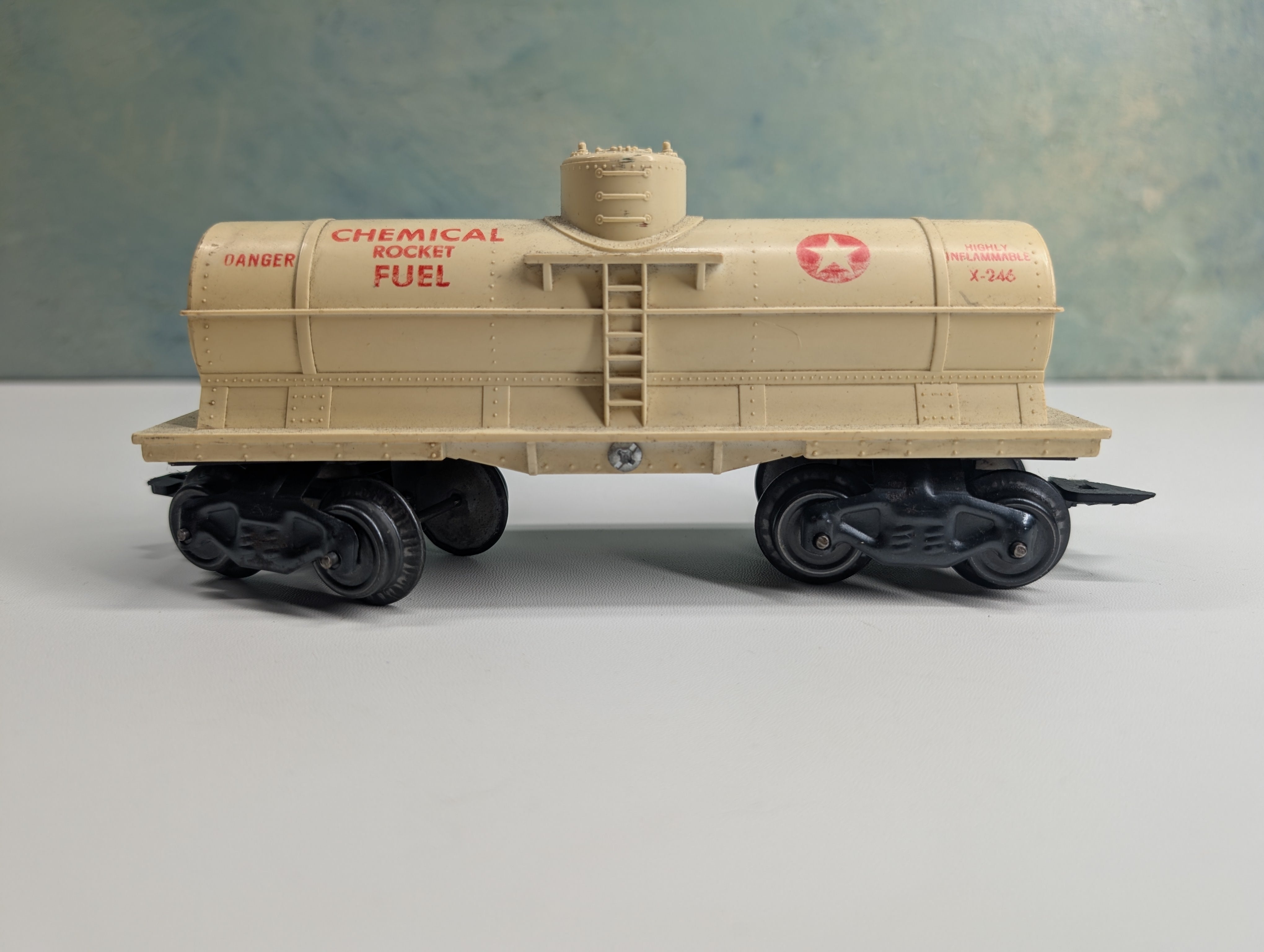 USED Marx O Single Dome Tank Car Chemical Rocket Fuel #X246