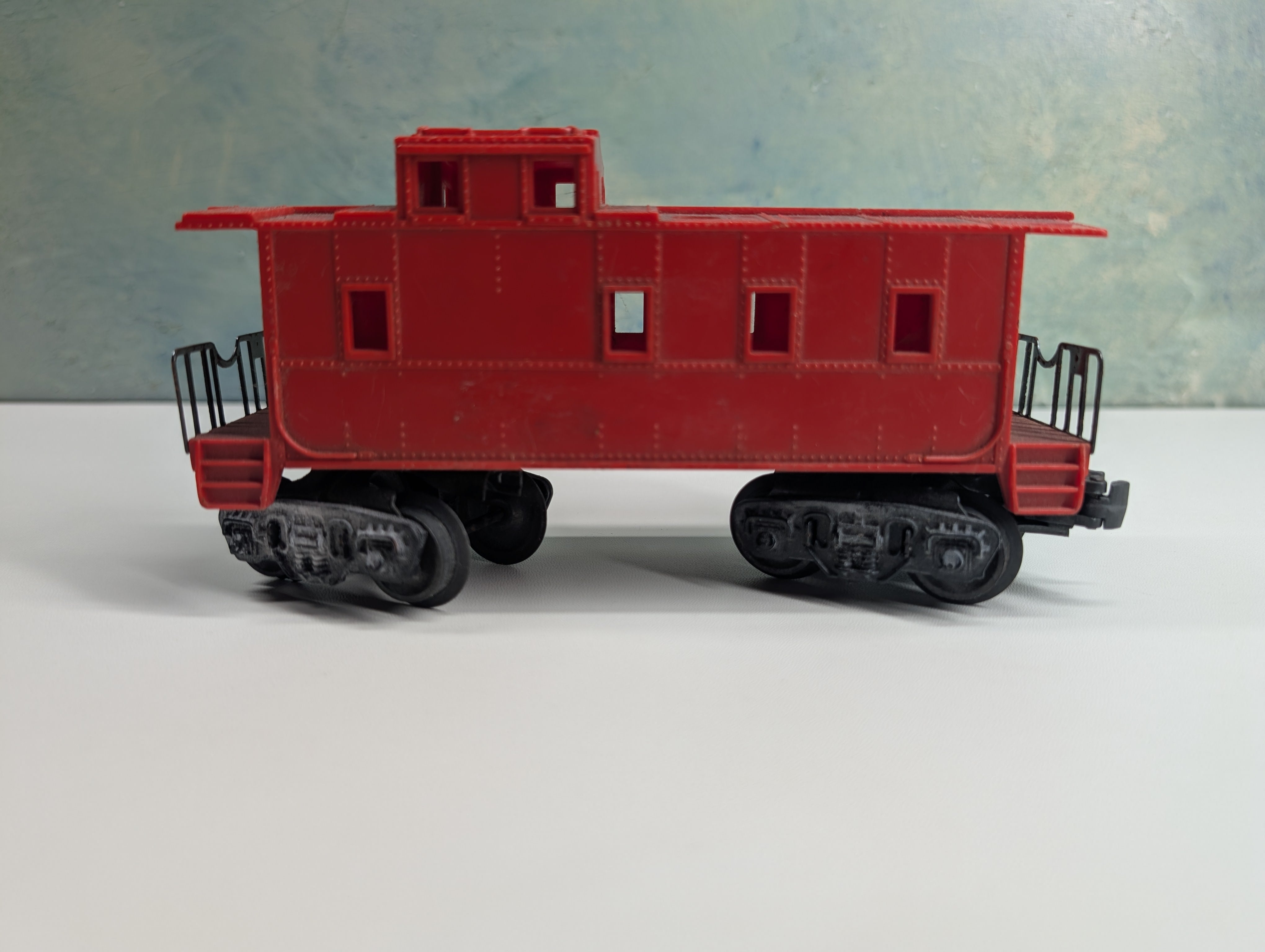 USED Lionel O Red Caboose Unlettered