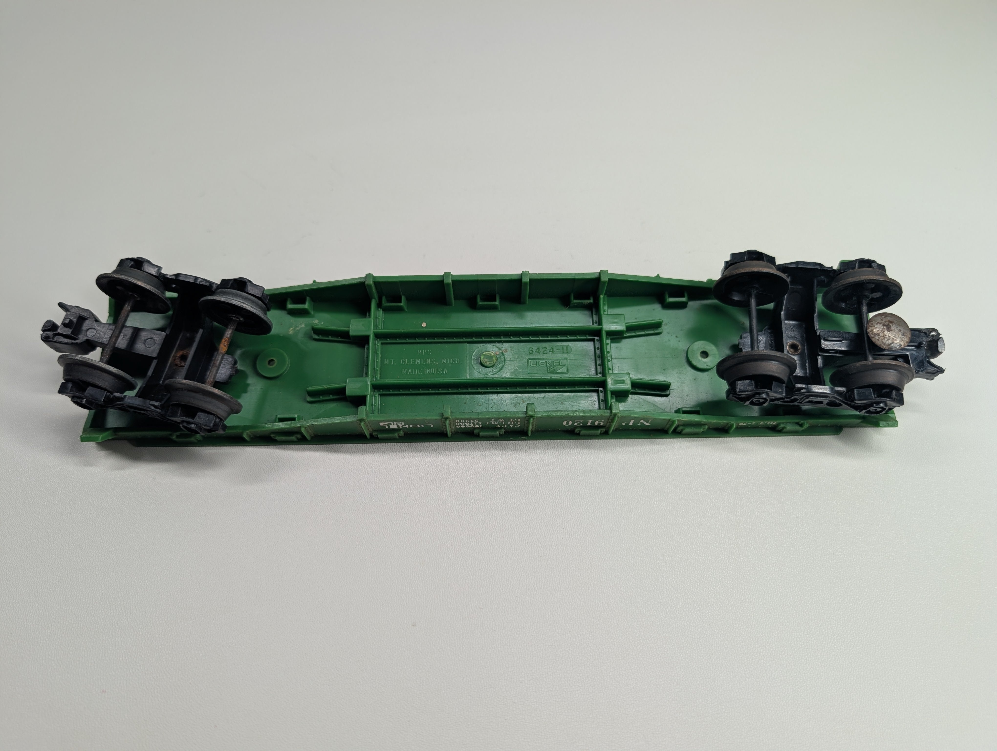 USED Lionel O Flat Car, Green Northern Pacific NP #9120