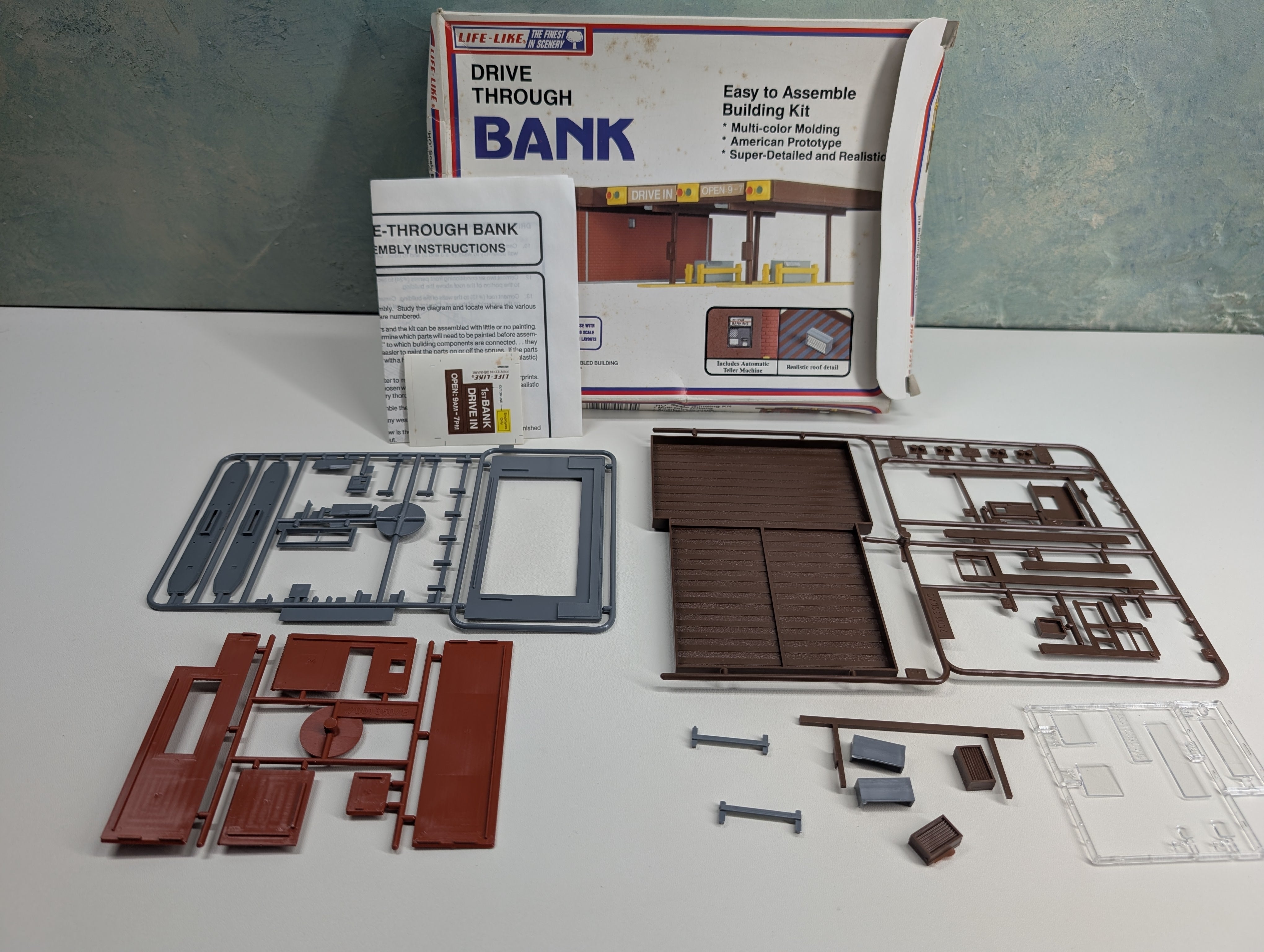 USED Life-Like 1360 HO Scale Drive Through Bank KIT