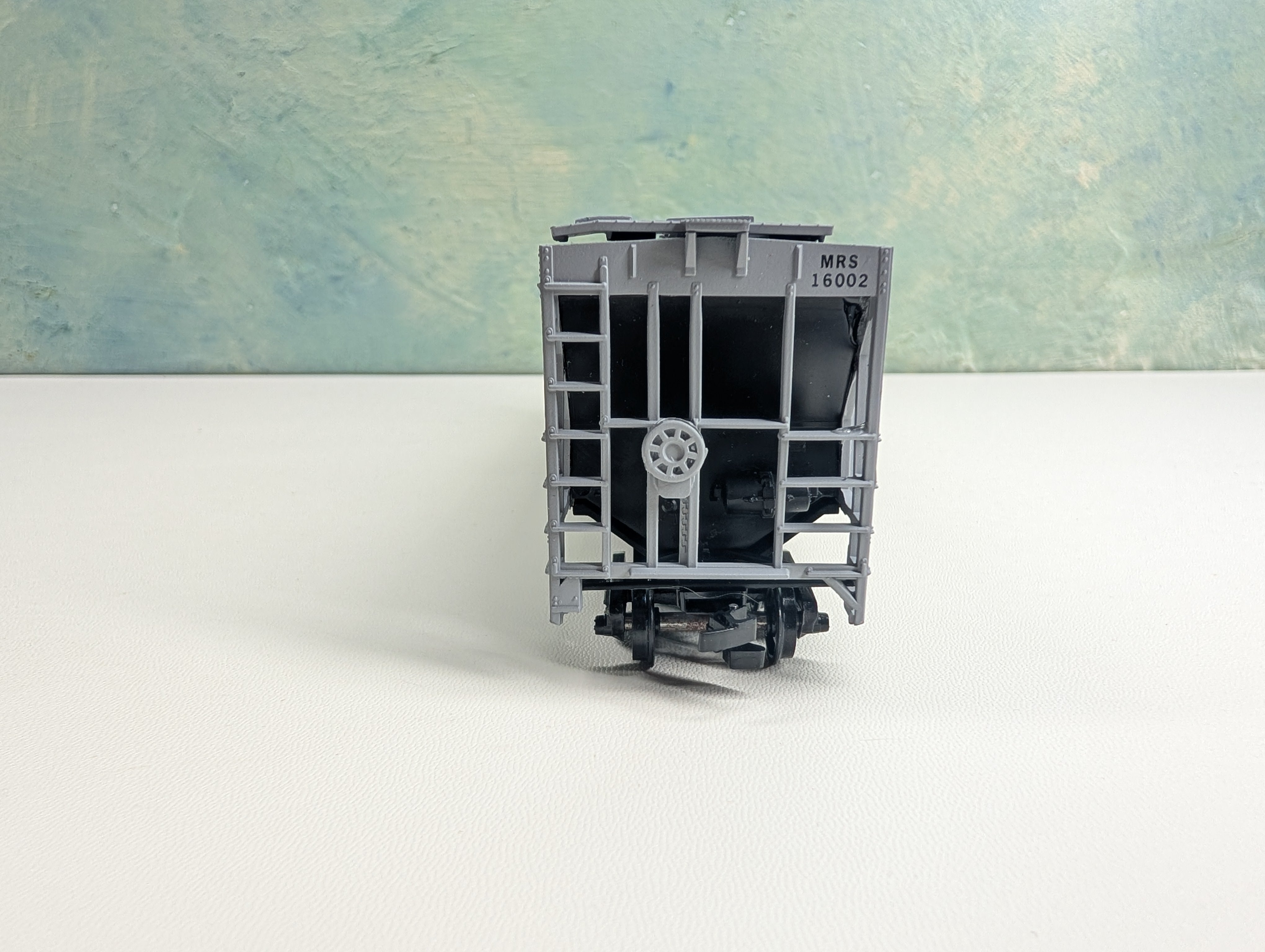 USED Athearn HO Scale 54' PS Ribside Covered Hopper, Manufacturers Railway Anheuser-Busch MRS #16002 Bev-Bel