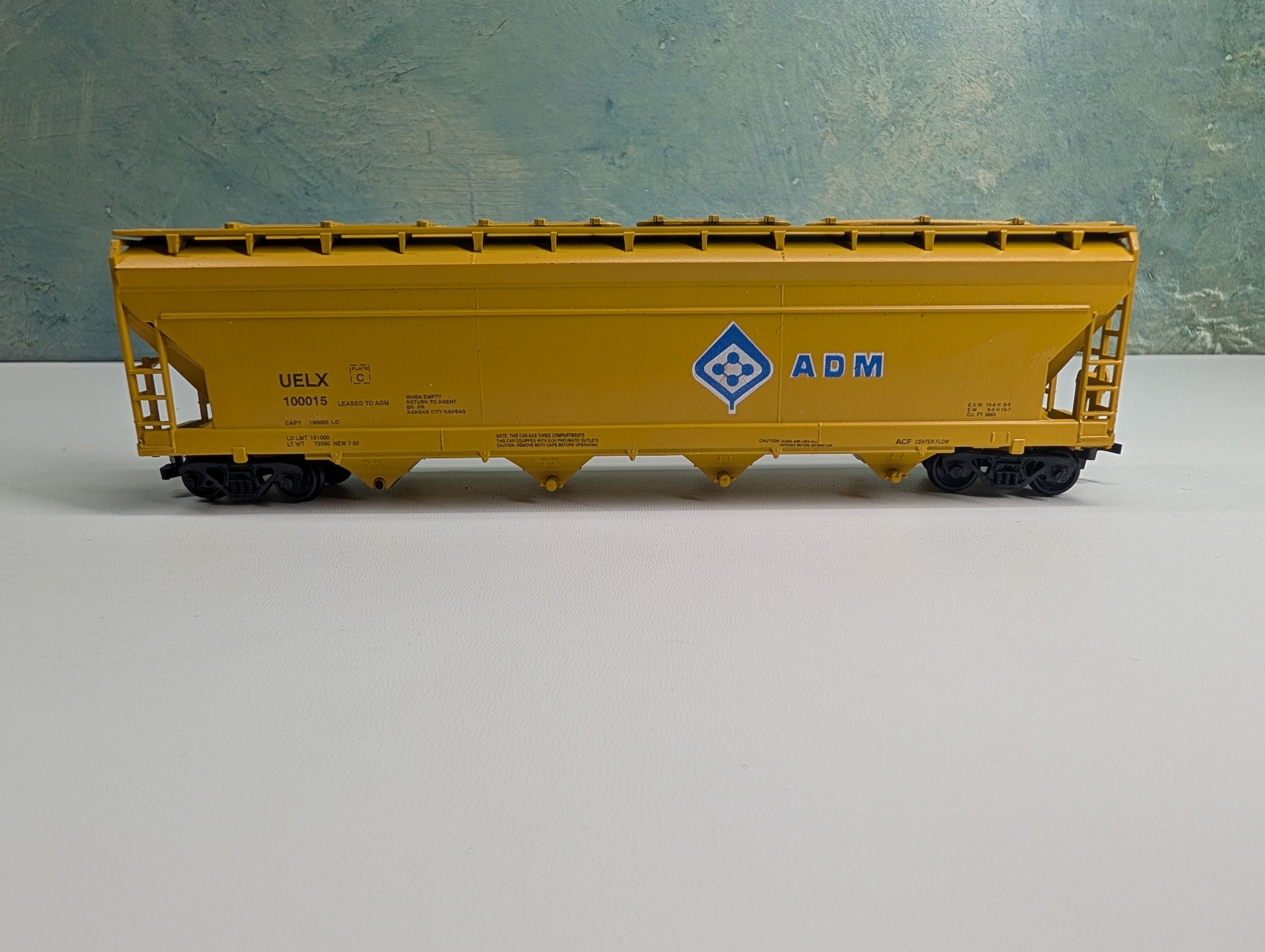 USED Athearn HO Scale 55' ACF Center Flow Covered Hopper ADM UELX #100015 Bev-Bel