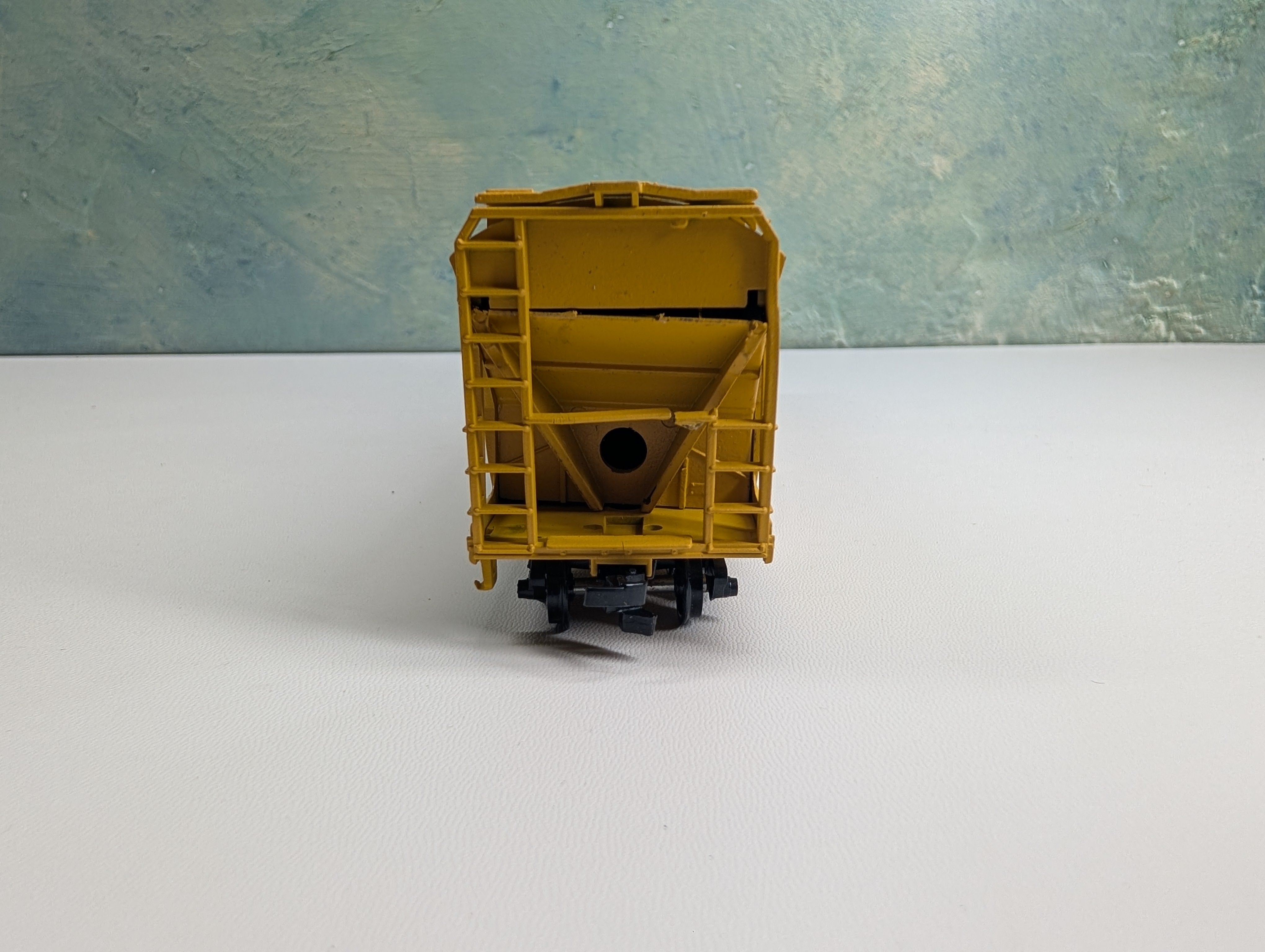 USED Athearn HO Scale 55' ACF Center Flow Covered Hopper ADM UELX #100015 Bev-Bel