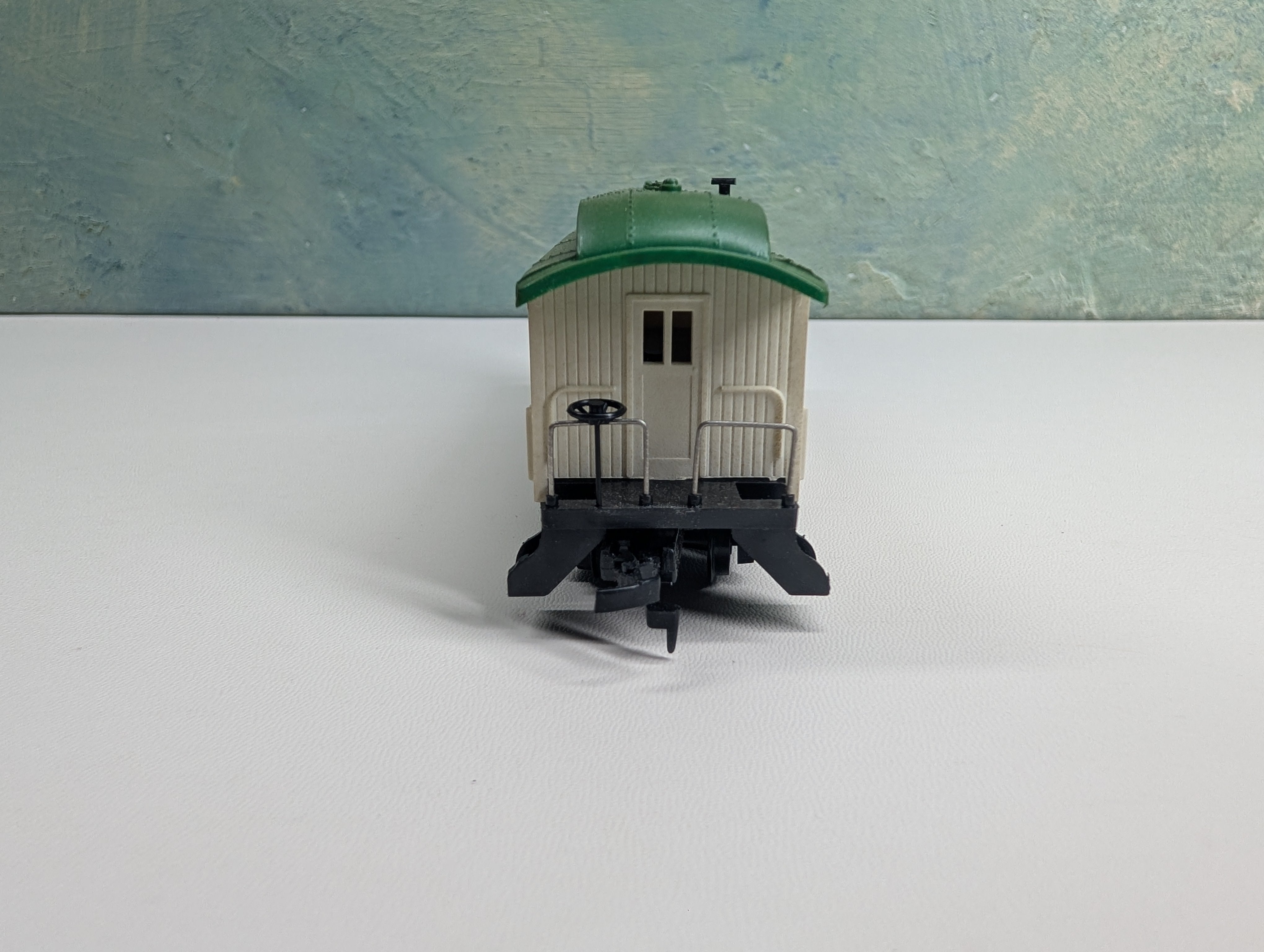 USED Tyco HO Scale 1890 Passenger Coach Santa Fe