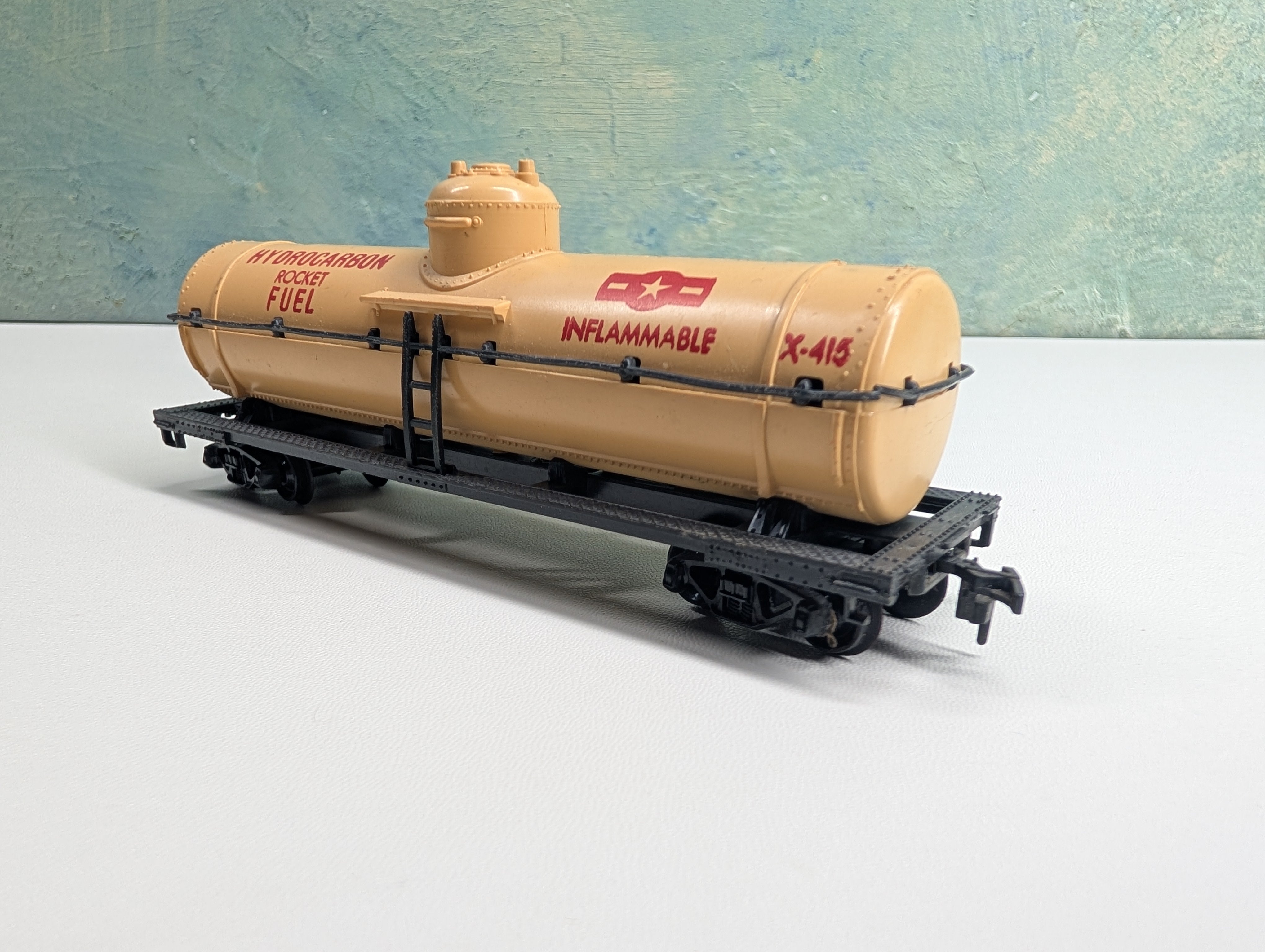 USED Model Power HO Scale Single Dome Tank Car Hydrocarbon Rocket Fuel #X-415