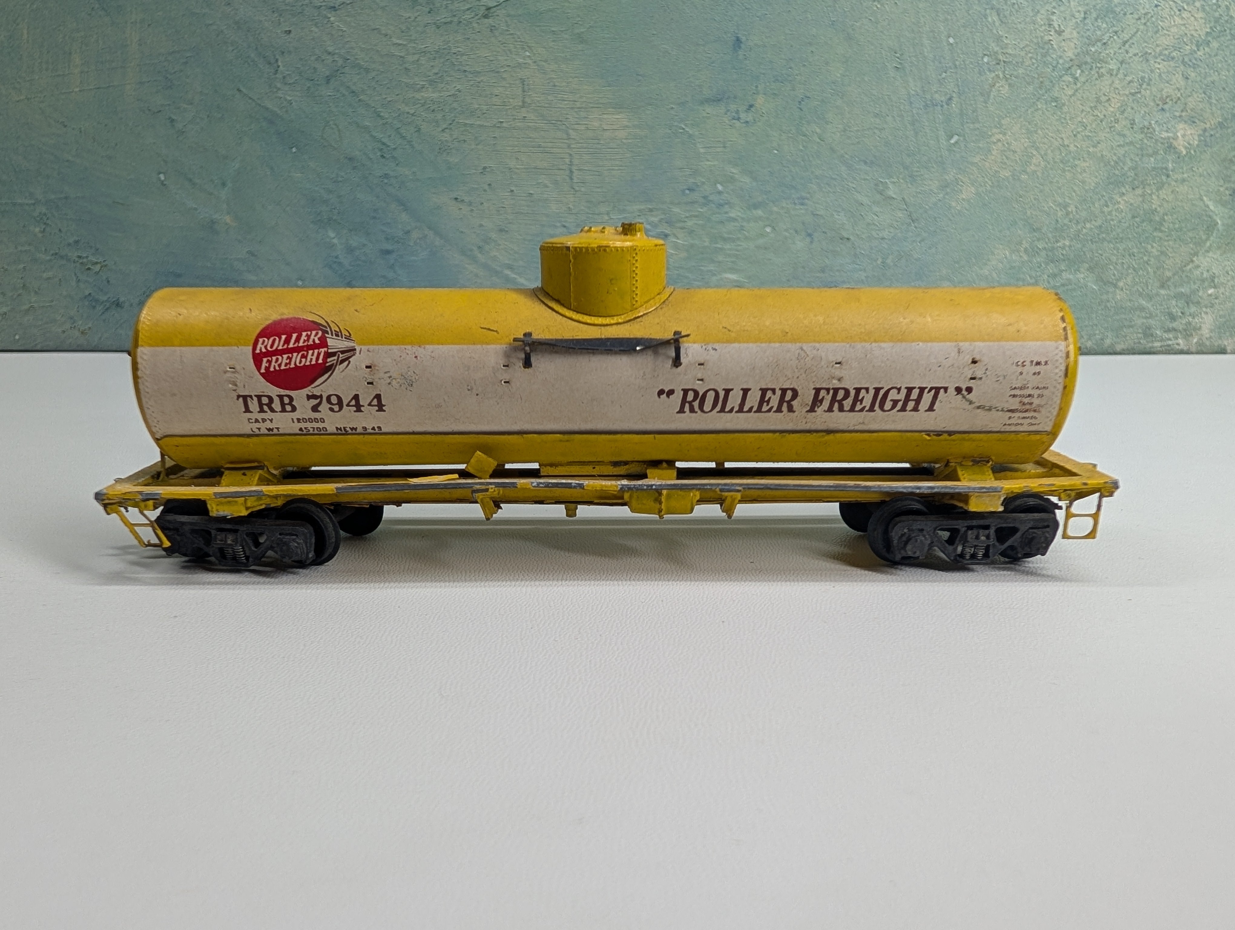 USED Athearn HO Scale Single Dome Tank Car, Metal Timken Roller Bearing TRB #7944