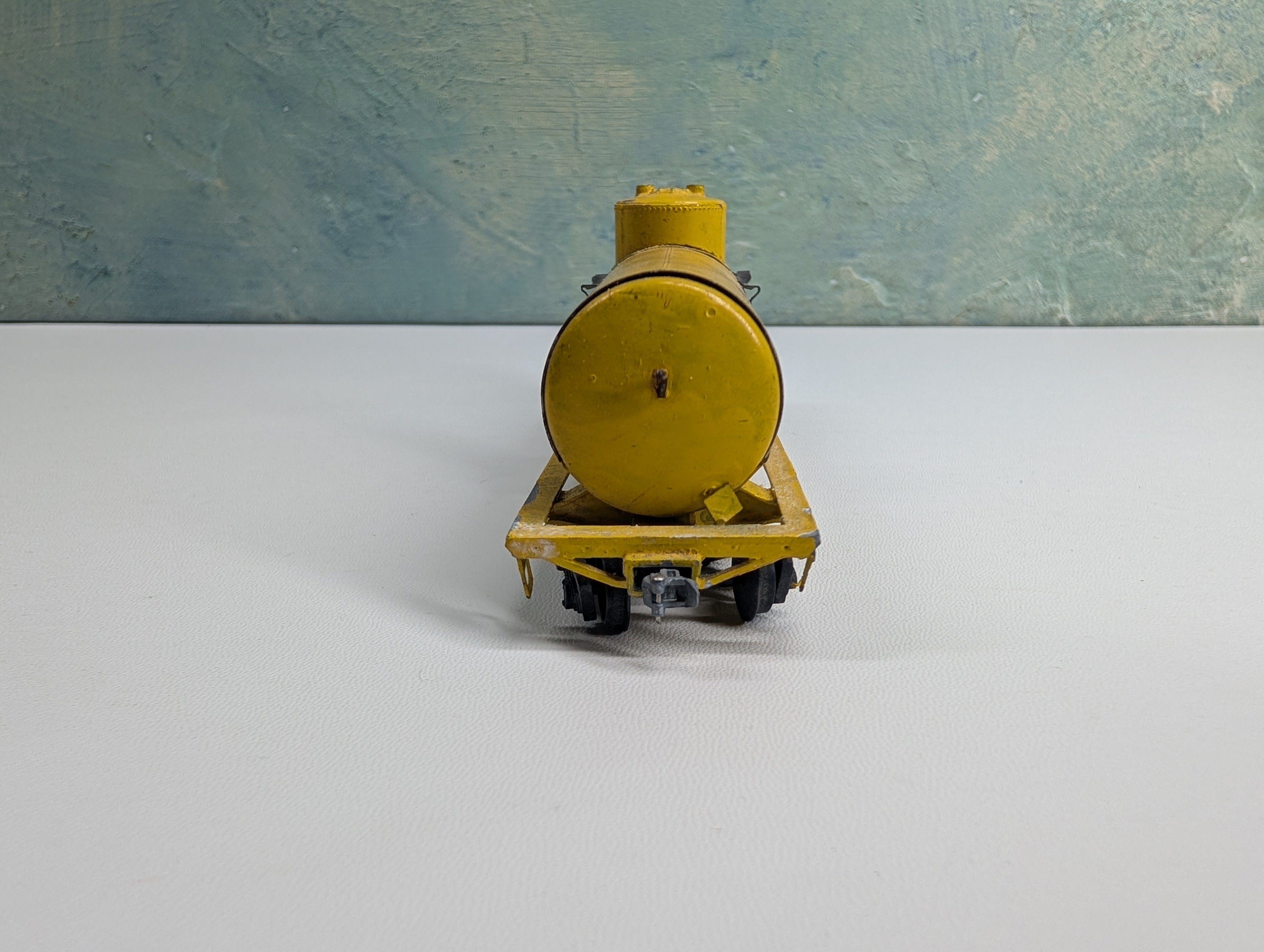 USED Athearn HO Scale Single Dome Tank Car, Metal Timken Roller Bearing TRB #7944