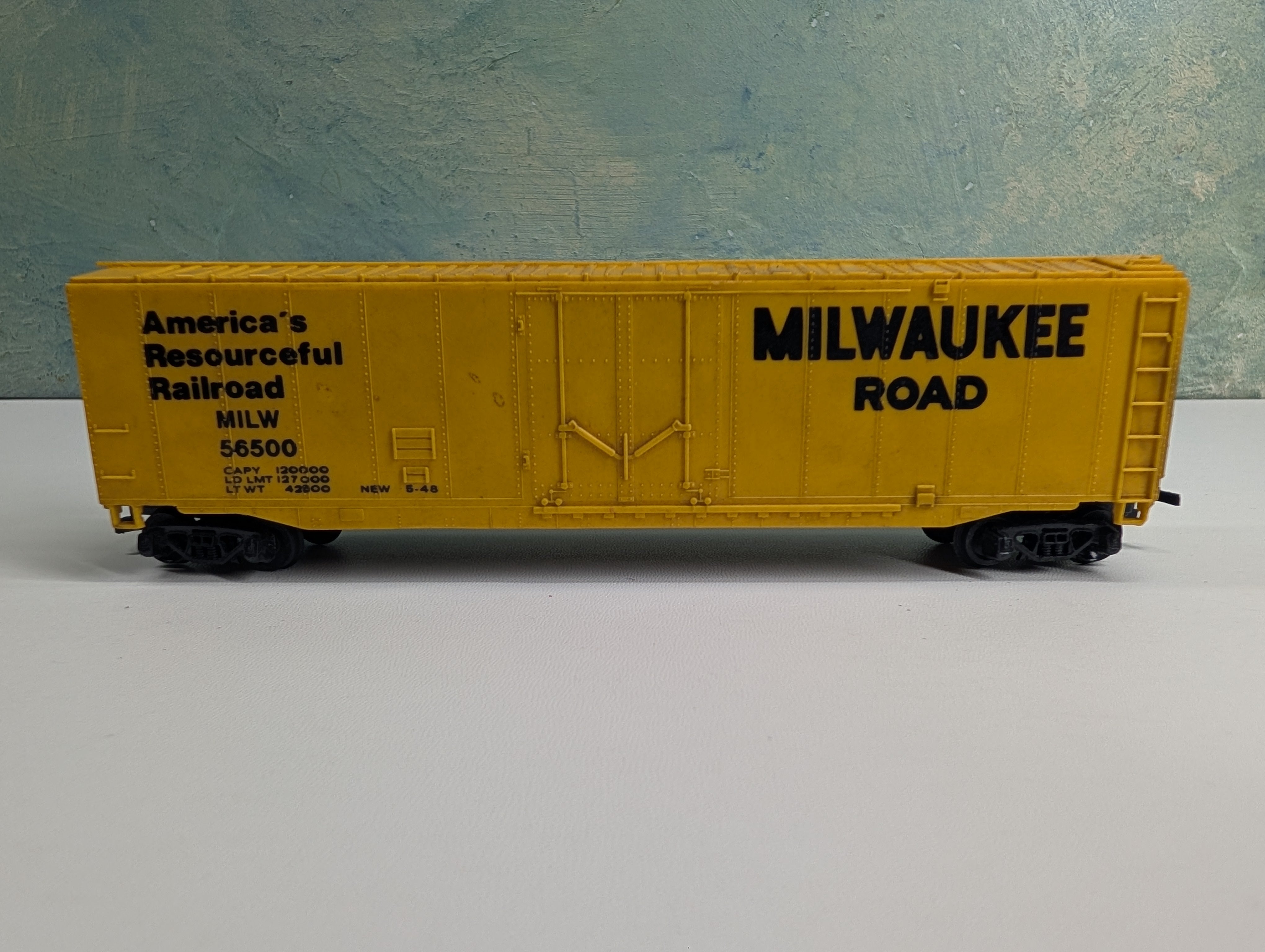 USED Bachmann HO Scale 50' Box Car Milwaukee Road MILW #56500