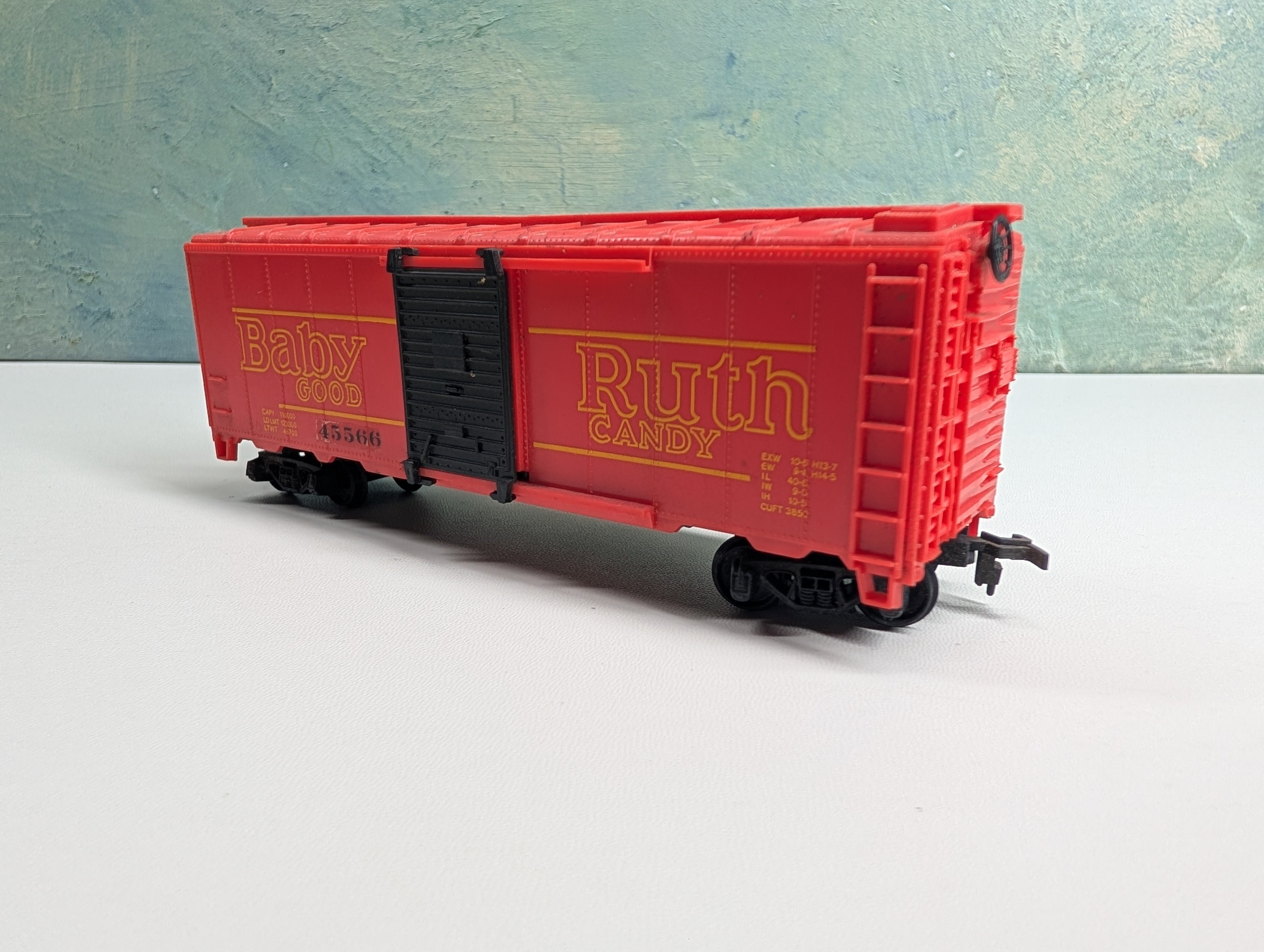 USED HO Scale 40' Box Car Baby Ruth #45566