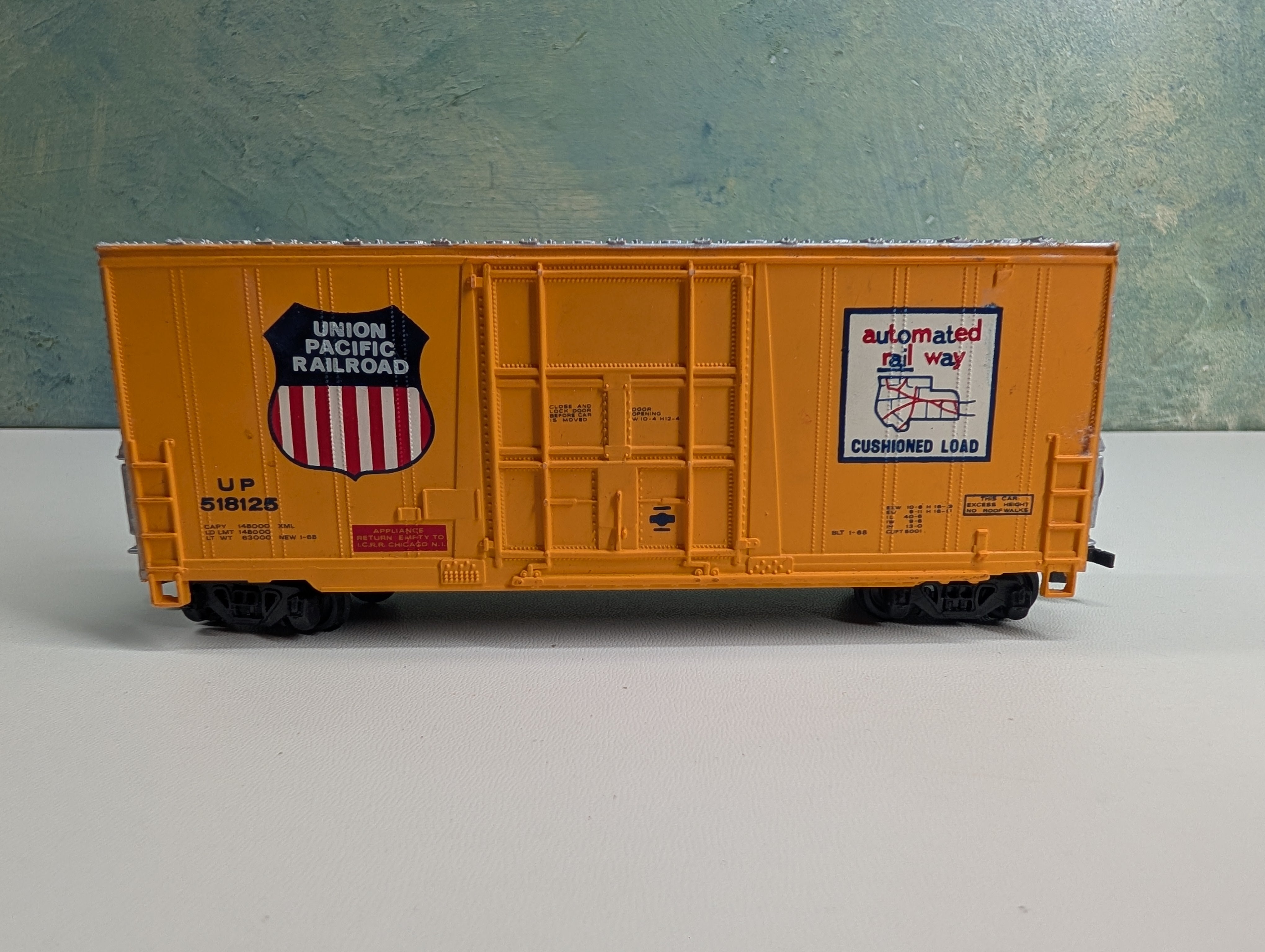 USED Bachmann HO Scale 40' Hi-Cube Box Car Union Pacific UP #518125