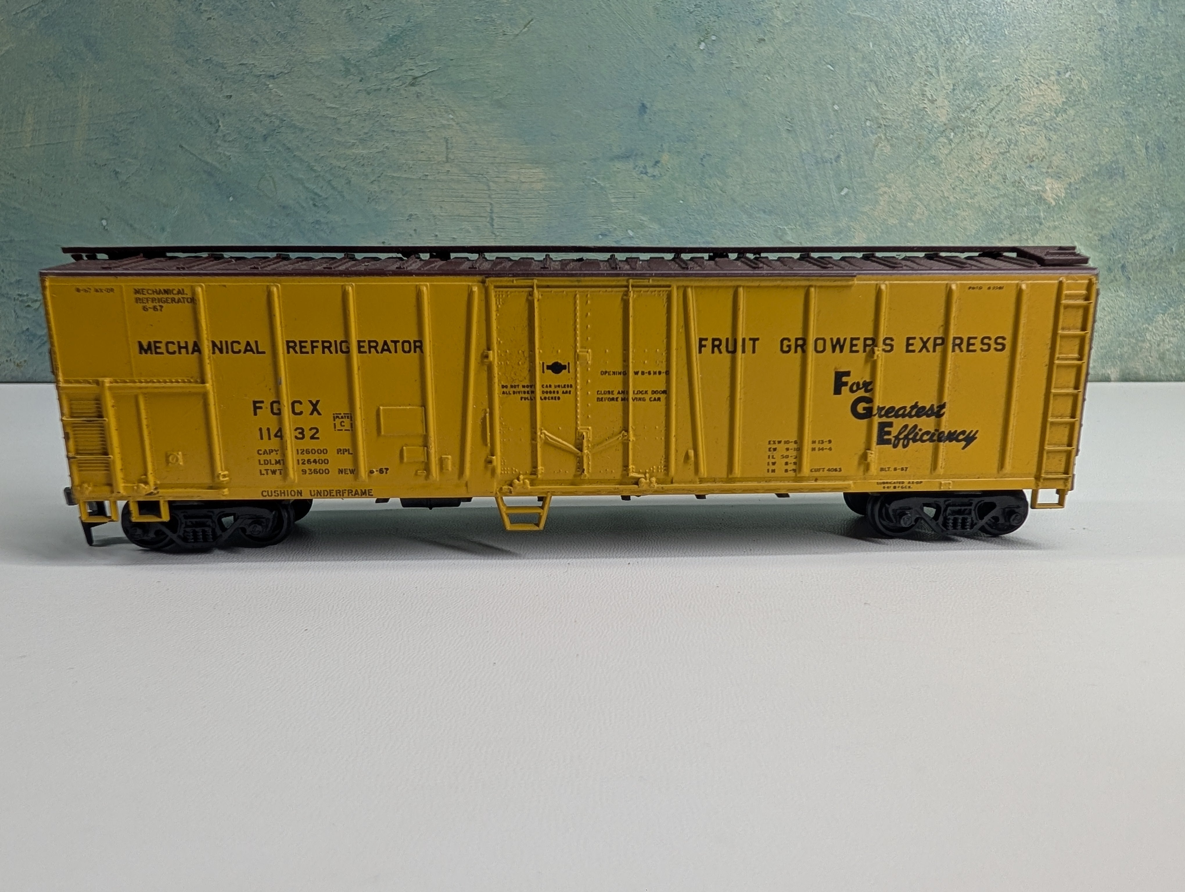 USED Athearn HO Scale 50' Reefer Box Car Fruit Growers Express FGCX #11432