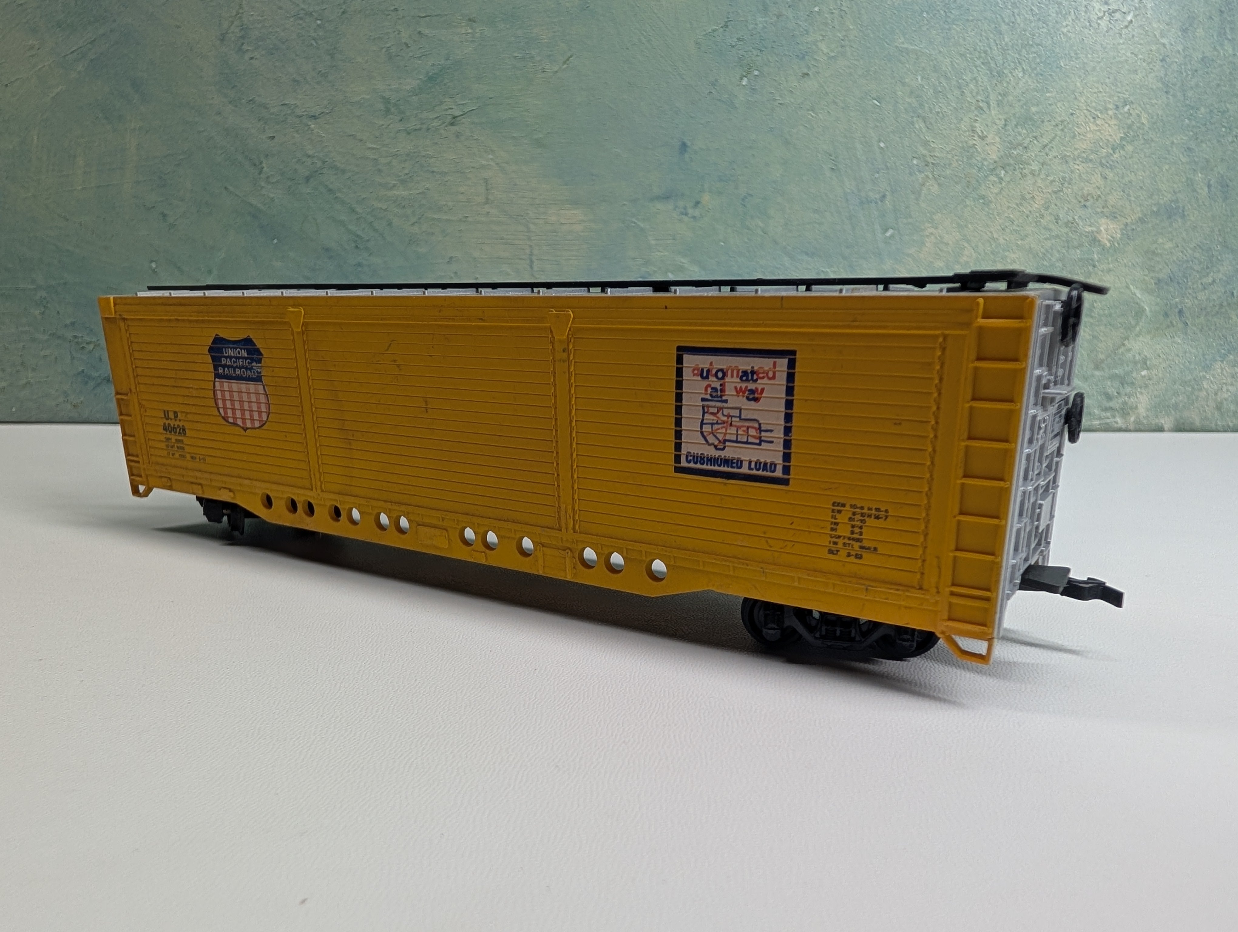 USED AHM HO Scale 56' All Door Box Car Union Pacific UP #40628