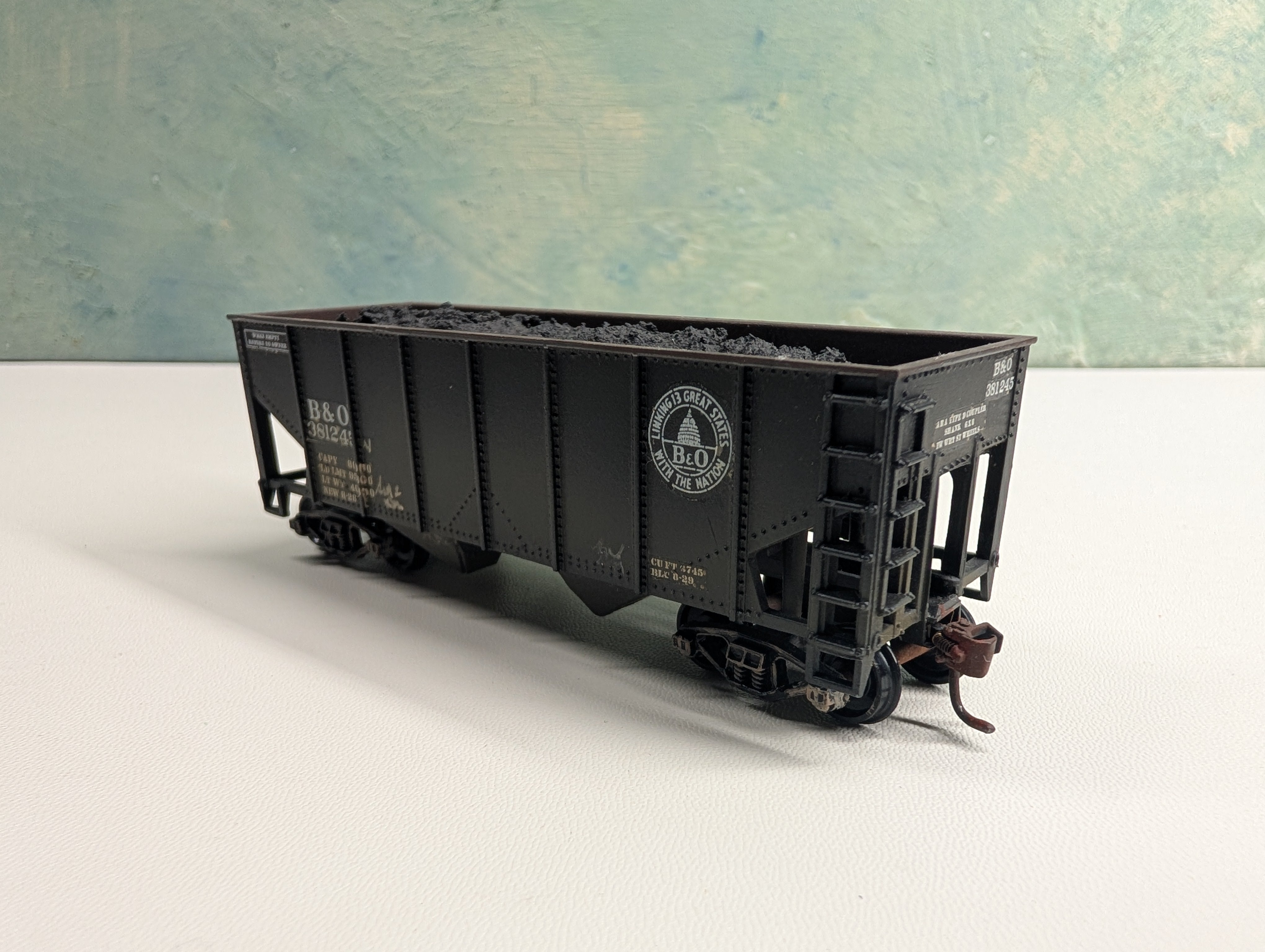 USED HO Scale 2 Bay Hopper Baltimore and Ohio B&O #381245 Weathered & Decal w/ Coal
