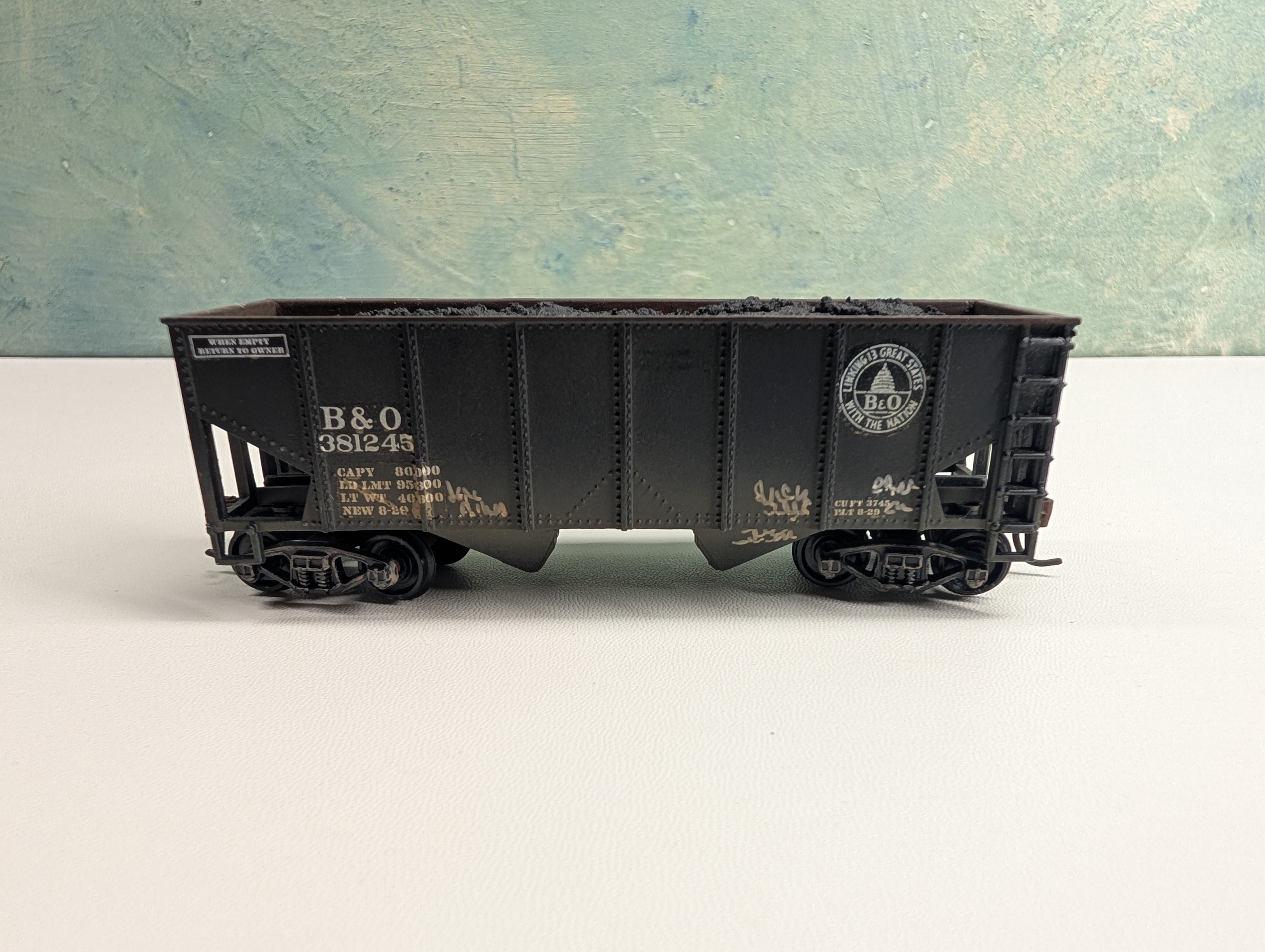 USED HO Scale 2 Bay Hopper Baltimore and Ohio B&O #381245 Weathered & Decal w/ Coal