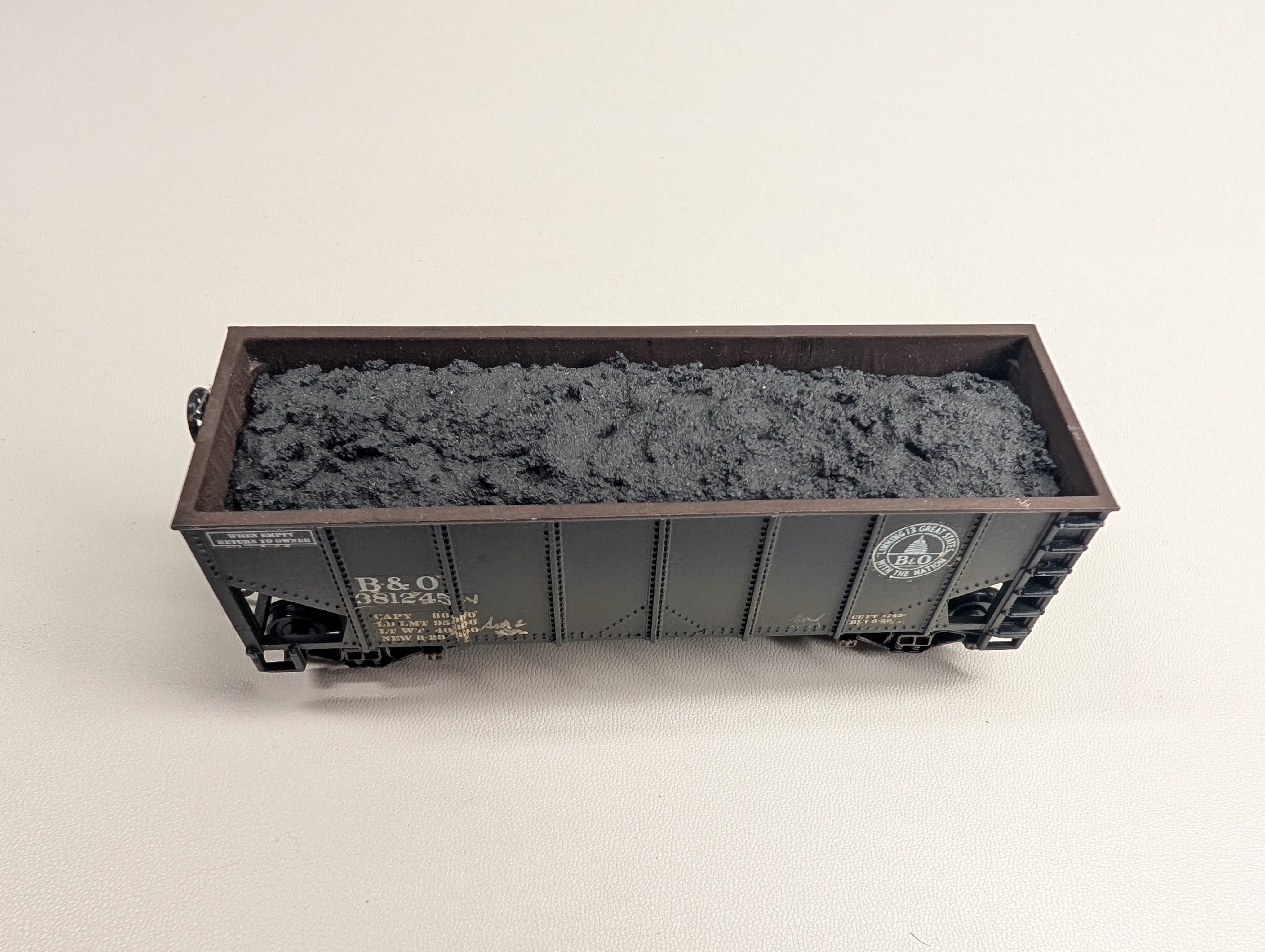 USED HO Scale 2 Bay Hopper Baltimore and Ohio B&O #381245 Weathered & Decal w/ Coal