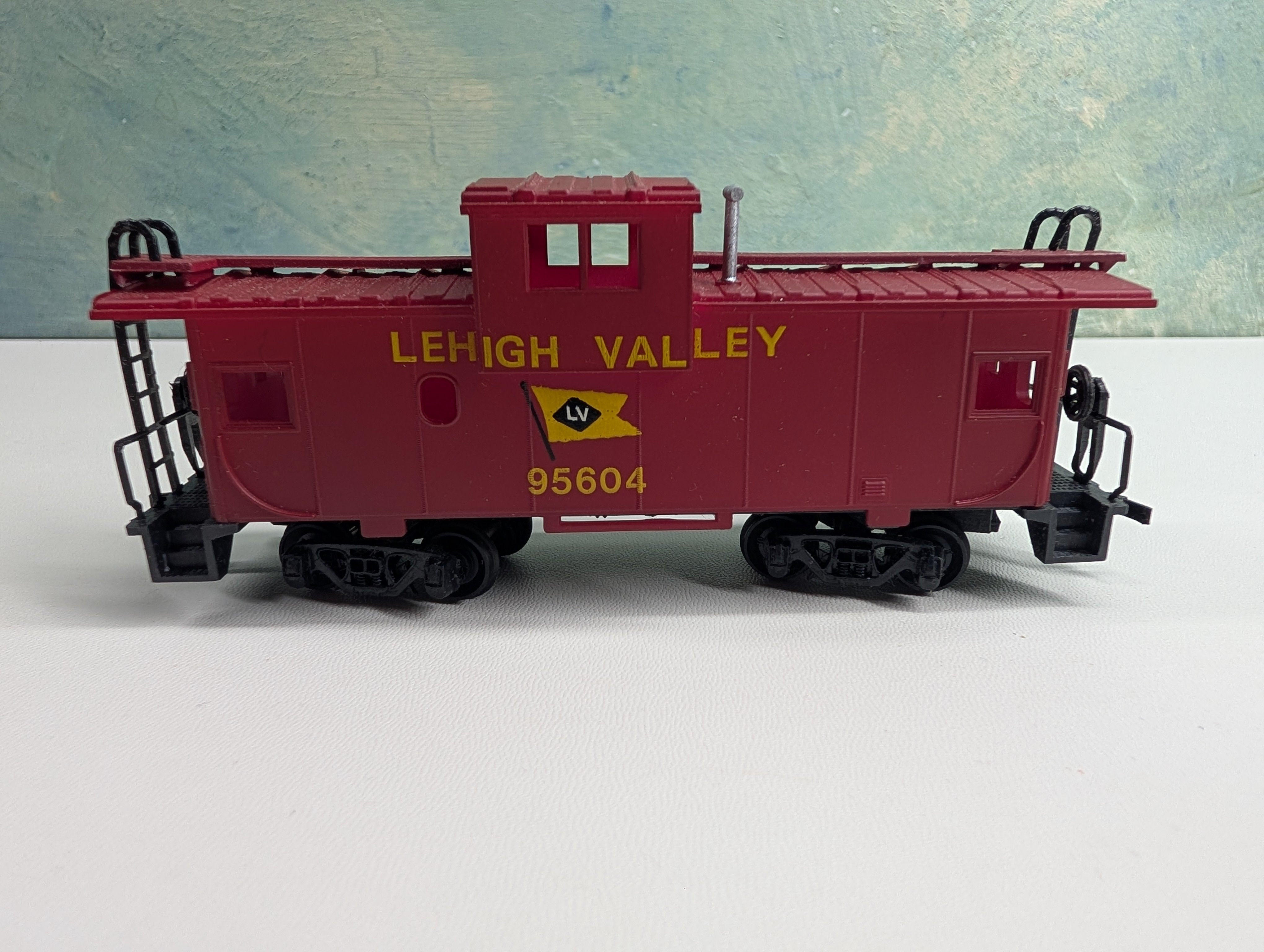USED Bachmann HO Scale Caboose Lehigh Valley #95604